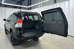 musta Toyota Land Cruiser 2011 kuva 29.