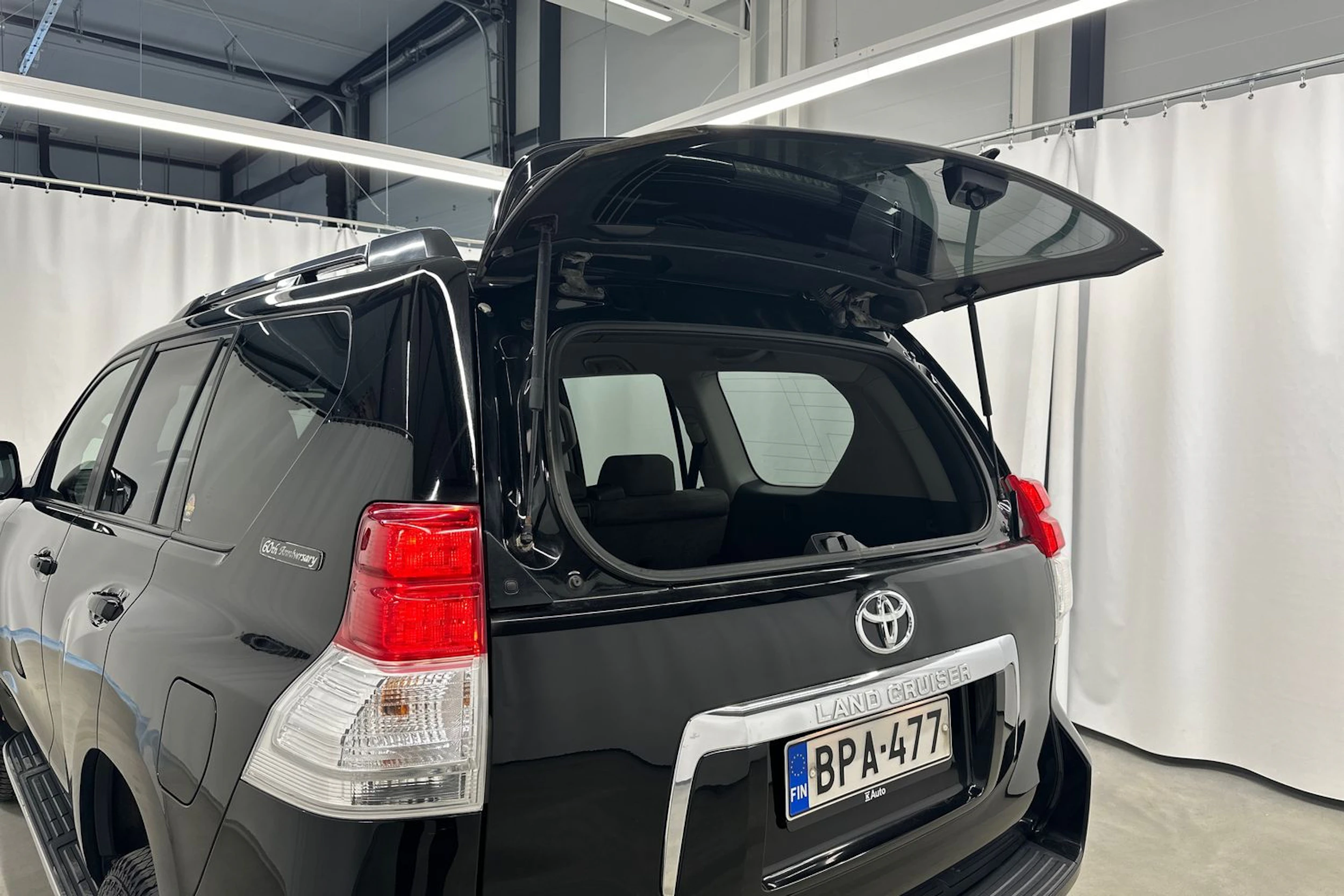 musta Toyota Land Cruiser 2011 kuva 30.