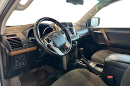 valkoinen Toyota Land Cruiser 2011 kuva 3.