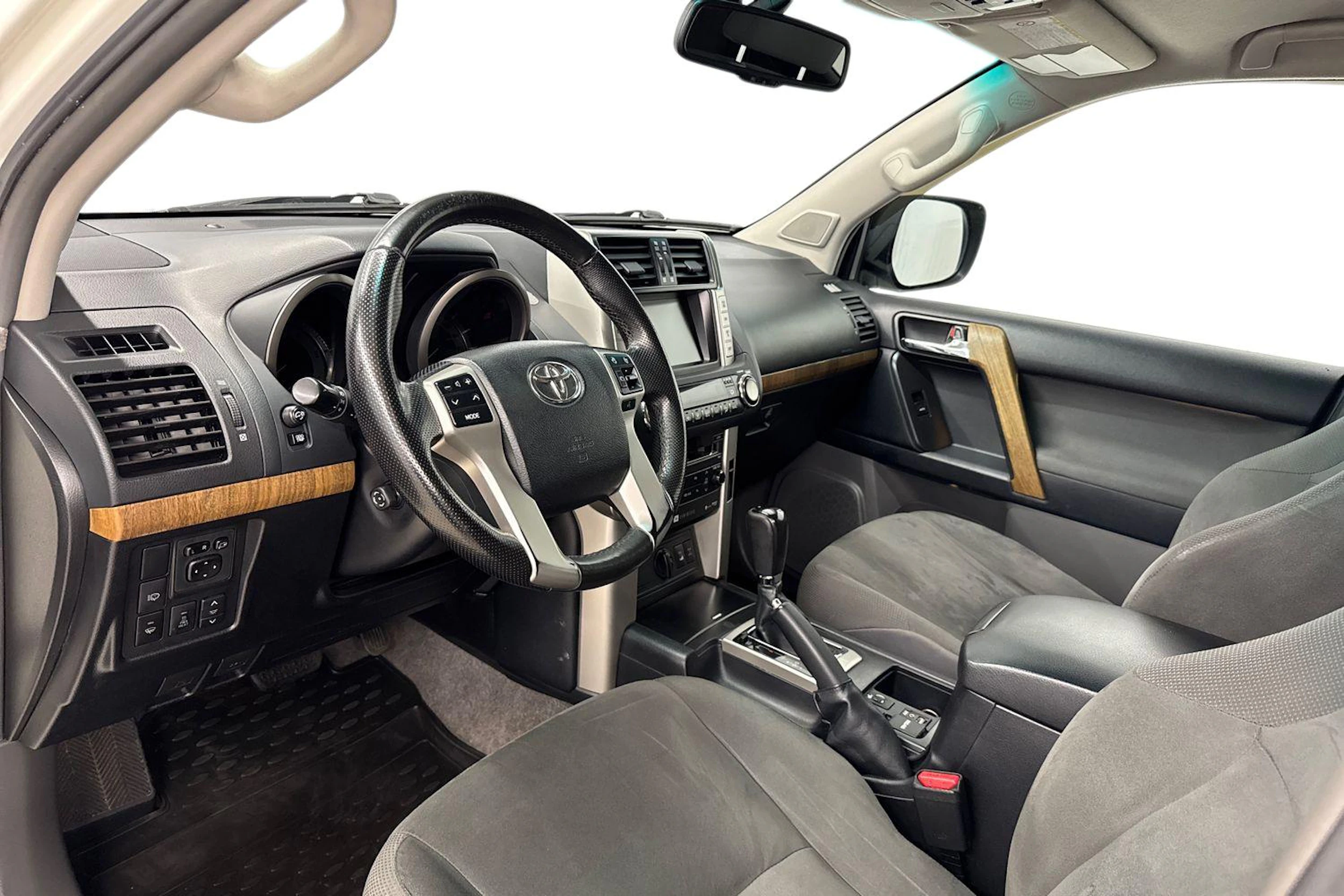 valkoinen Toyota Land Cruiser 2011 kuva 8.