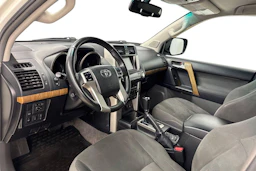 valkoinen Toyota Land Cruiser 2011 kuva 8.