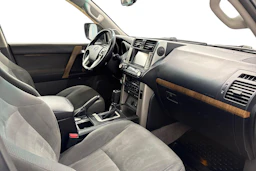 valkoinen Toyota Land Cruiser 2011 kuva 9.