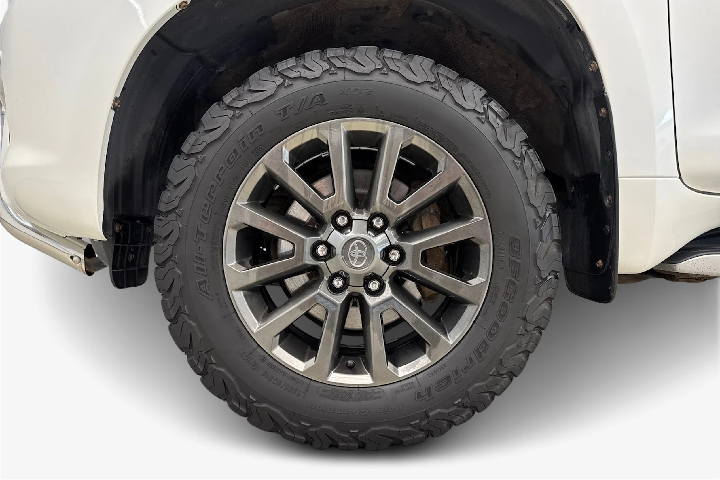 valkoinen Toyota Land Cruiser 2011 kuva 12.