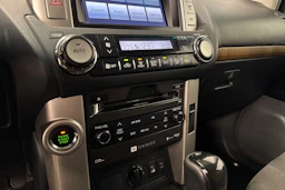 valkoinen Toyota Land Cruiser 2011 kuva 21.