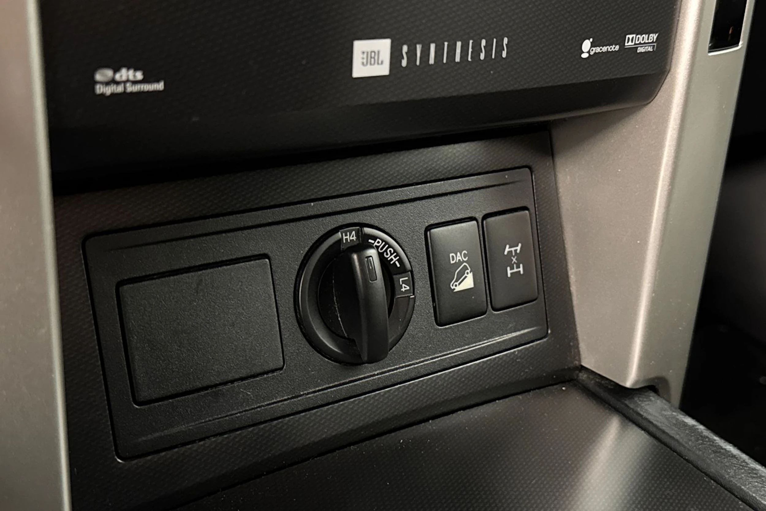 valkoinen Toyota Land Cruiser 2011 kuva 22.