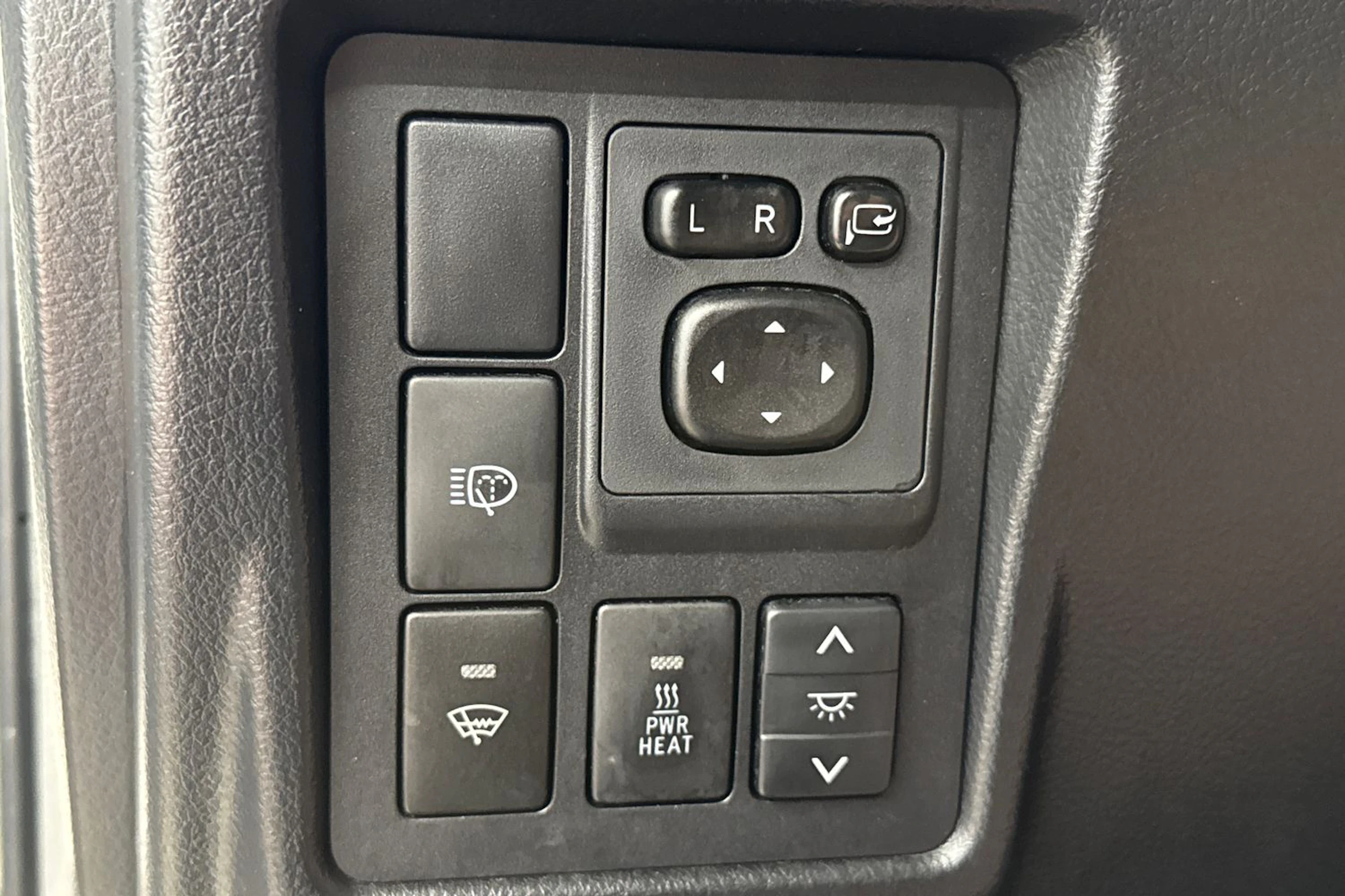 valkoinen Toyota Land Cruiser 2011 kuva 25.