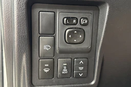 valkoinen Toyota Land Cruiser 2011 kuva 25.