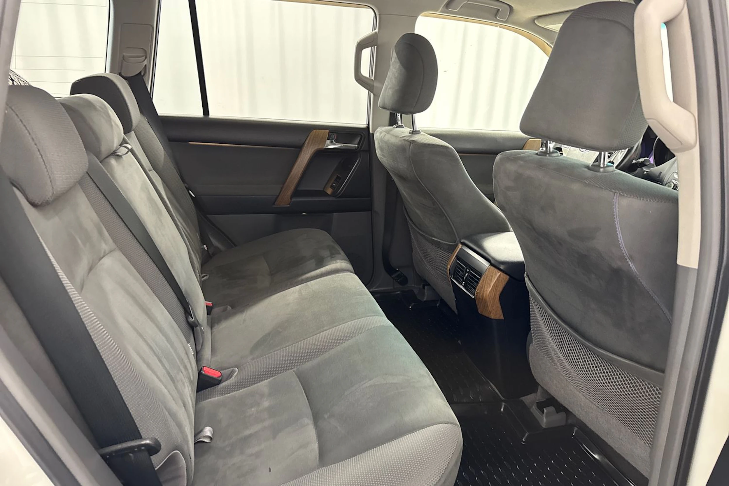 valkoinen Toyota Land Cruiser 2011 kuva 28.