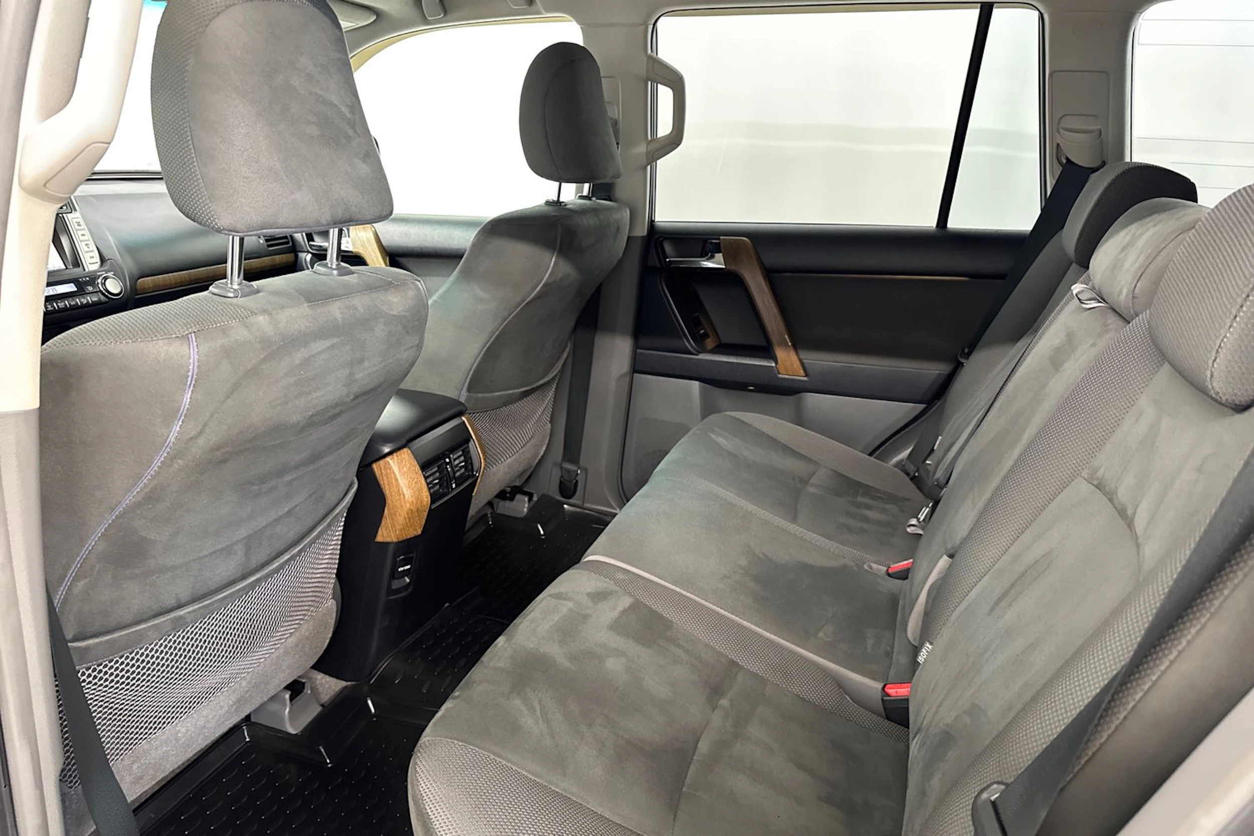 valkoinen Toyota Land Cruiser 2011 kuva 29.