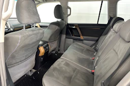 valkoinen Toyota Land Cruiser 2011 kuva 29.
