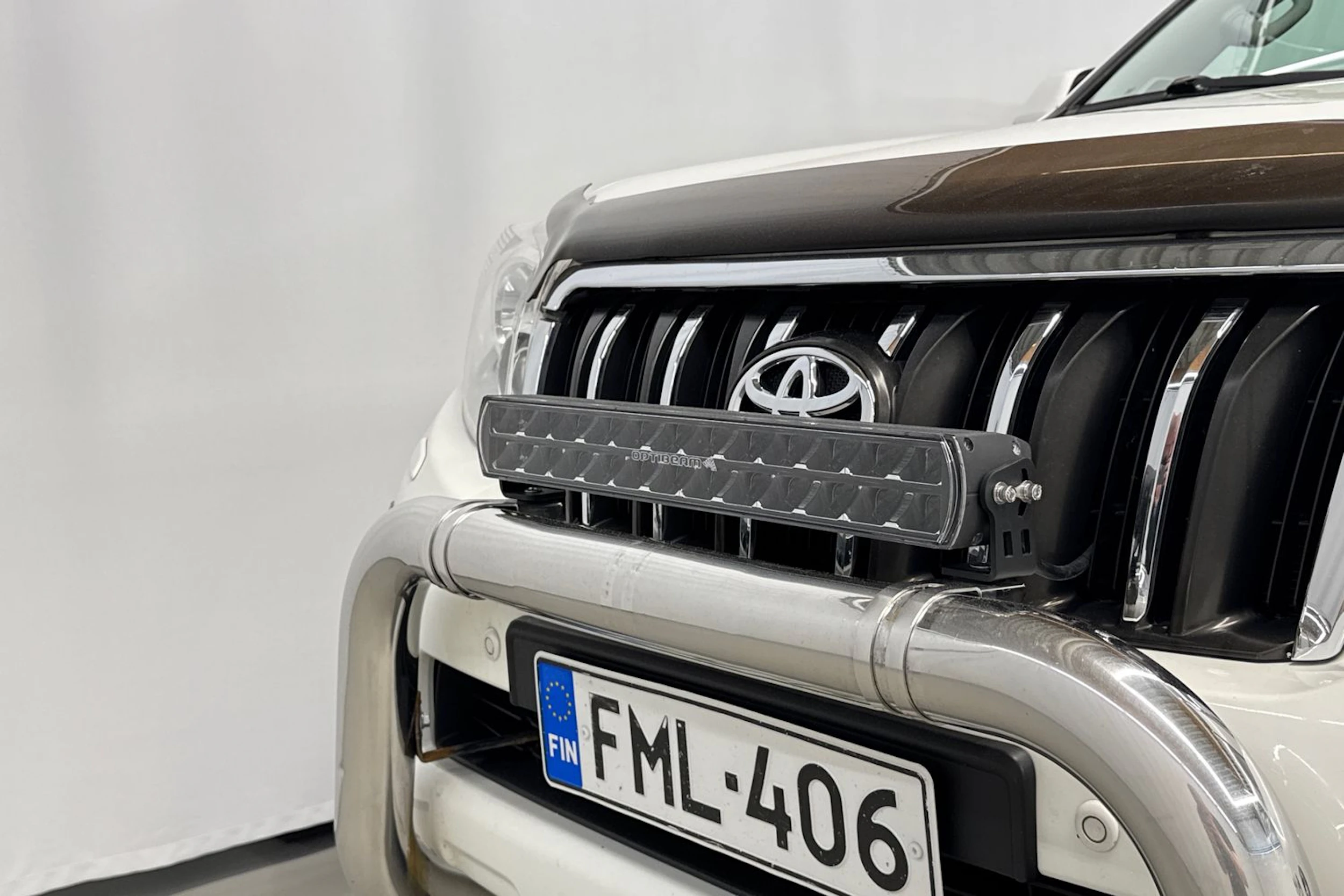 valkoinen Toyota Land Cruiser 2011 kuva 31.