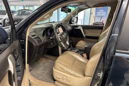 harmaa Toyota Land Cruiser 2011 kuva 3.