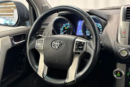 musta Toyota Land Cruiser 2011 kuva 10.