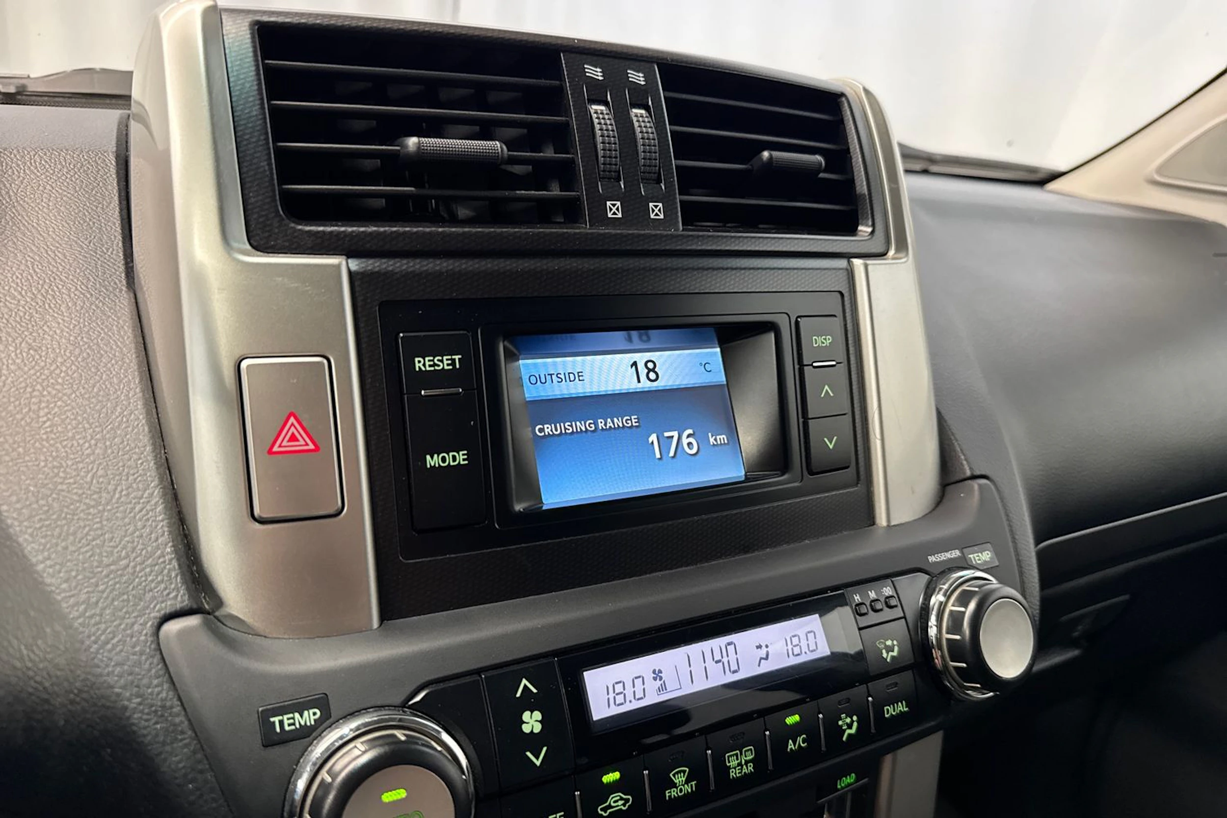 musta Toyota Land Cruiser 2011 kuva 14.