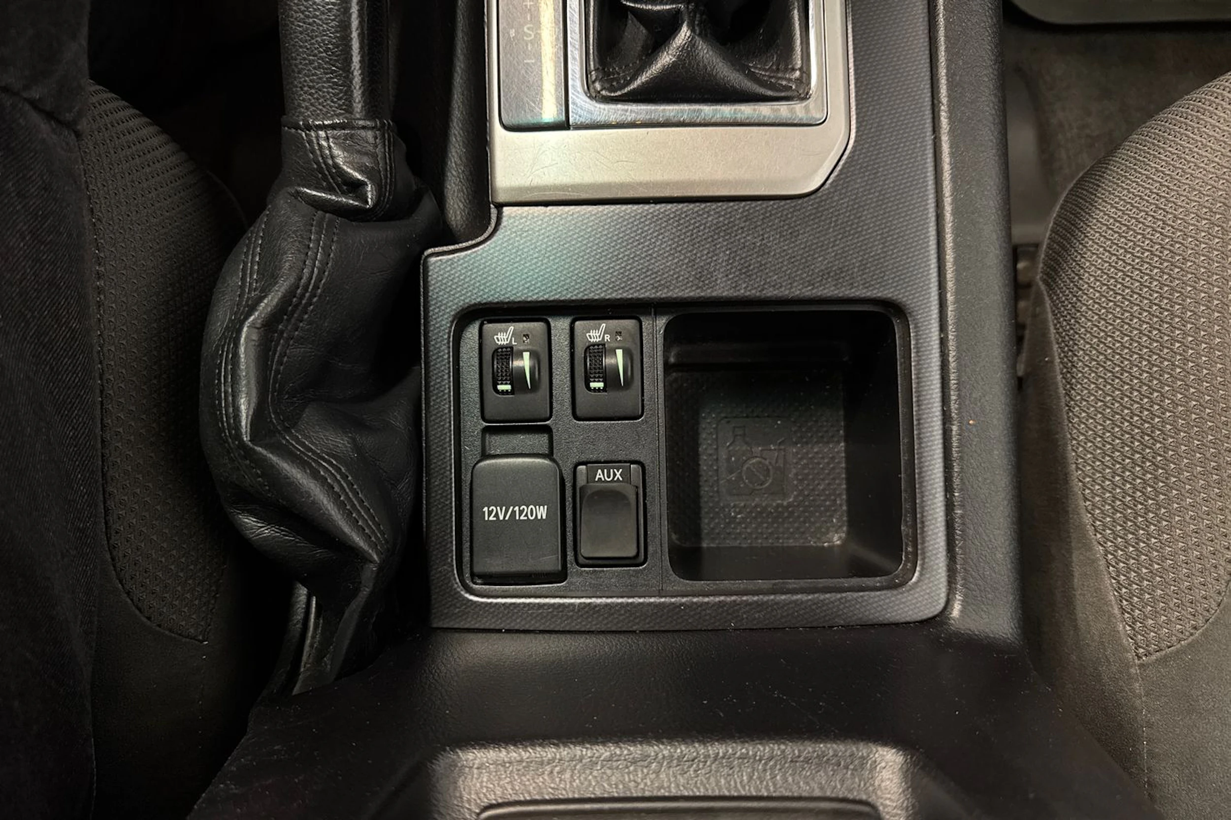 musta Toyota Land Cruiser 2011 kuva 19.