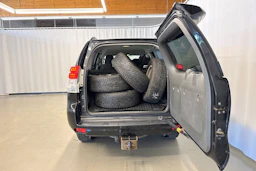 musta Toyota Land Cruiser 2011 kuva 25.