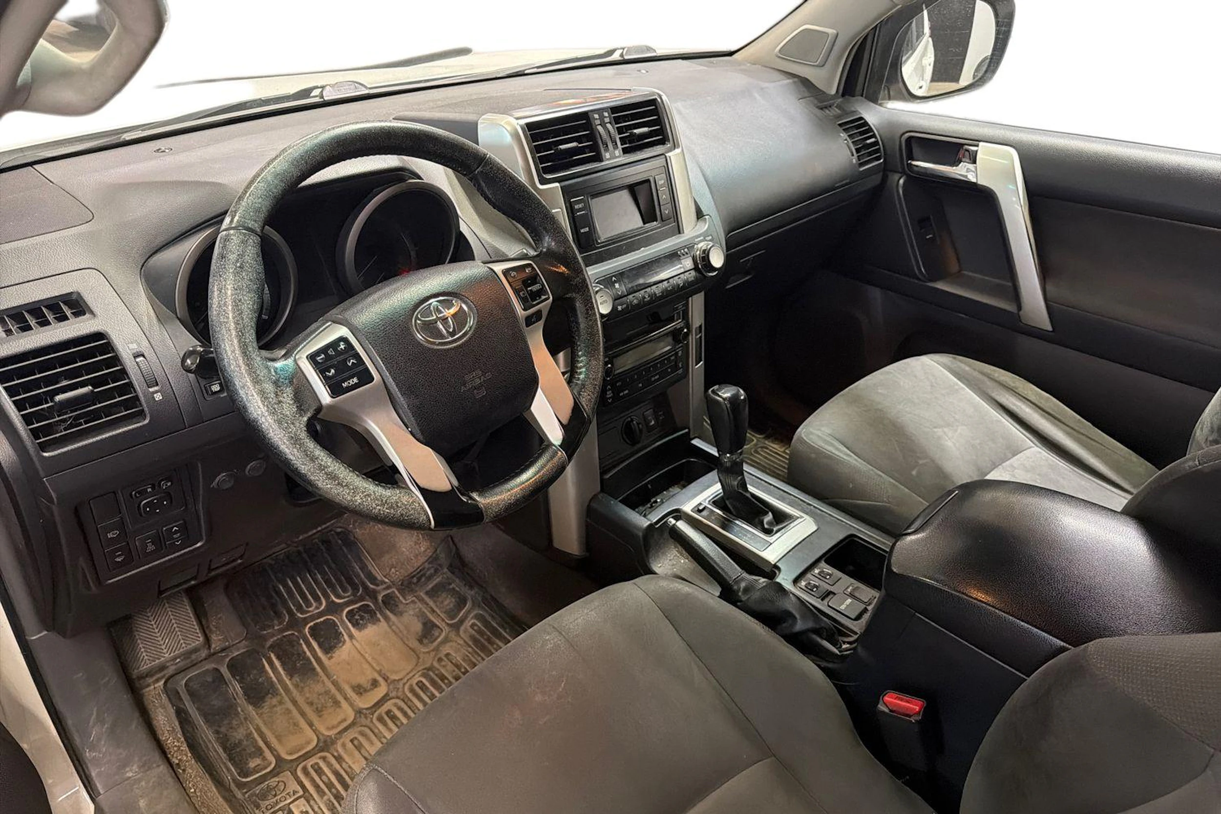 valkoinen Toyota Land Cruiser 2011 kuva 3.