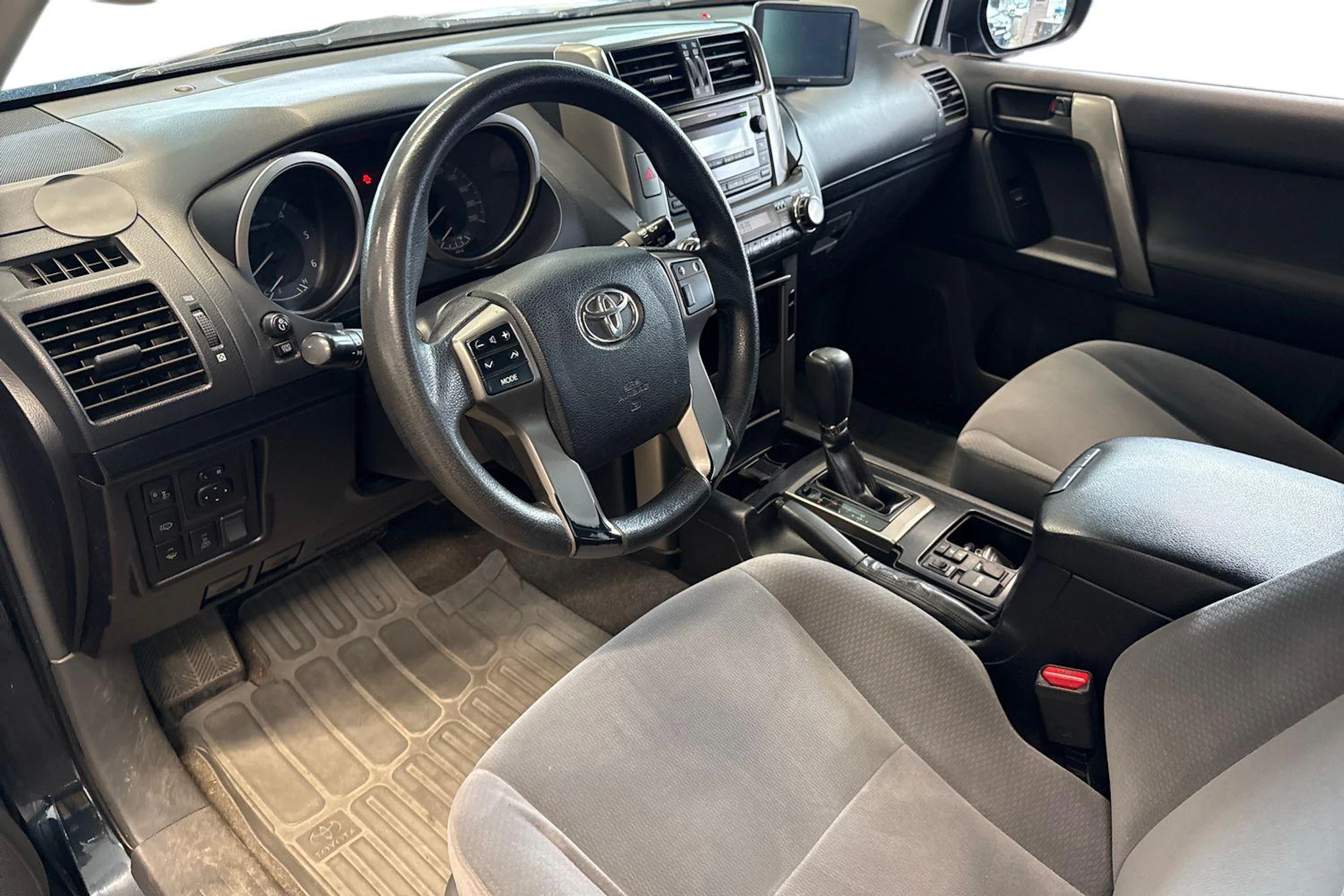 harmaa Toyota Land Cruiser 2012 kuva 3.