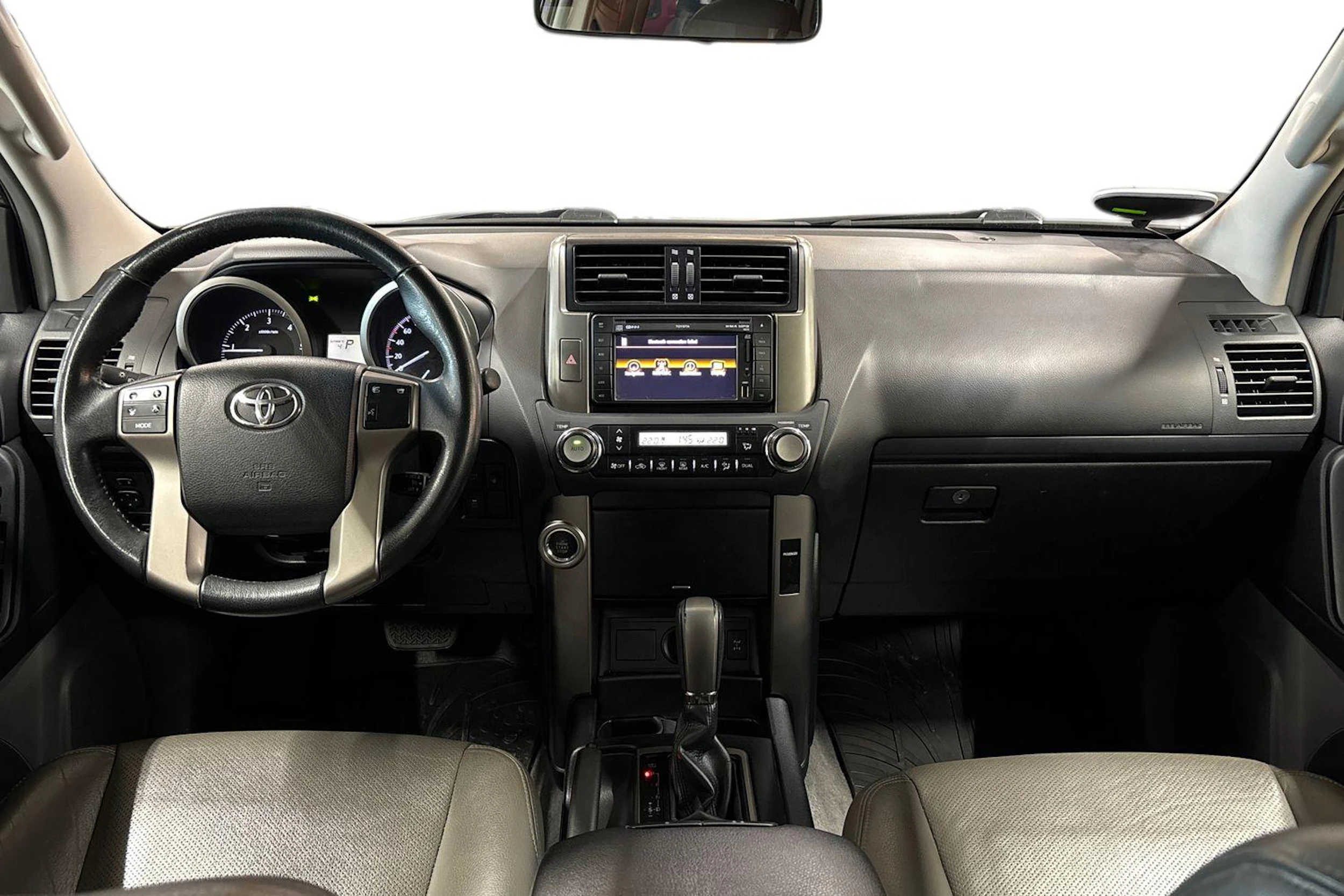 harmaa Toyota Land Cruiser 2014 kuva 9.