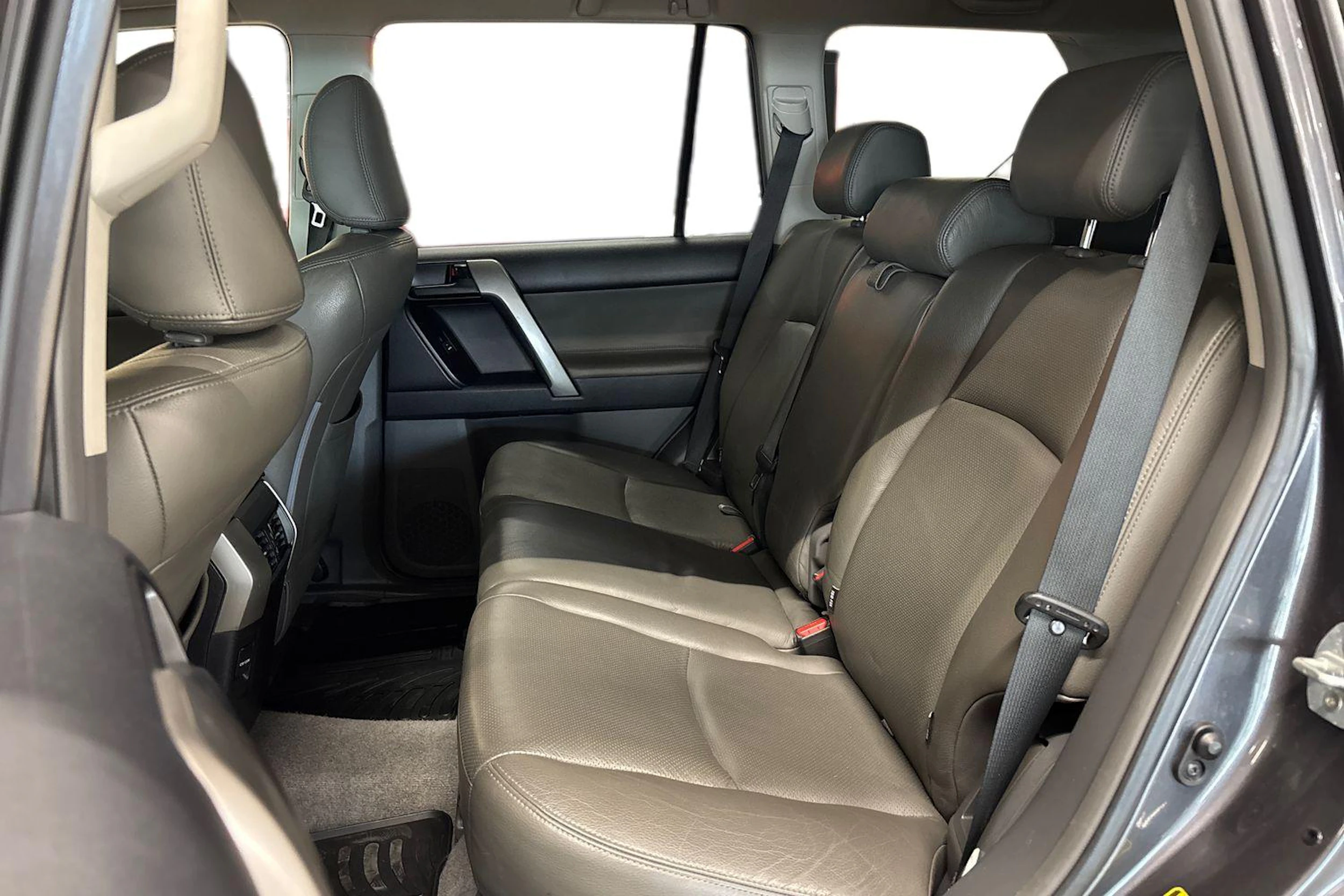 harmaa Toyota Land Cruiser 2014 kuva 11.