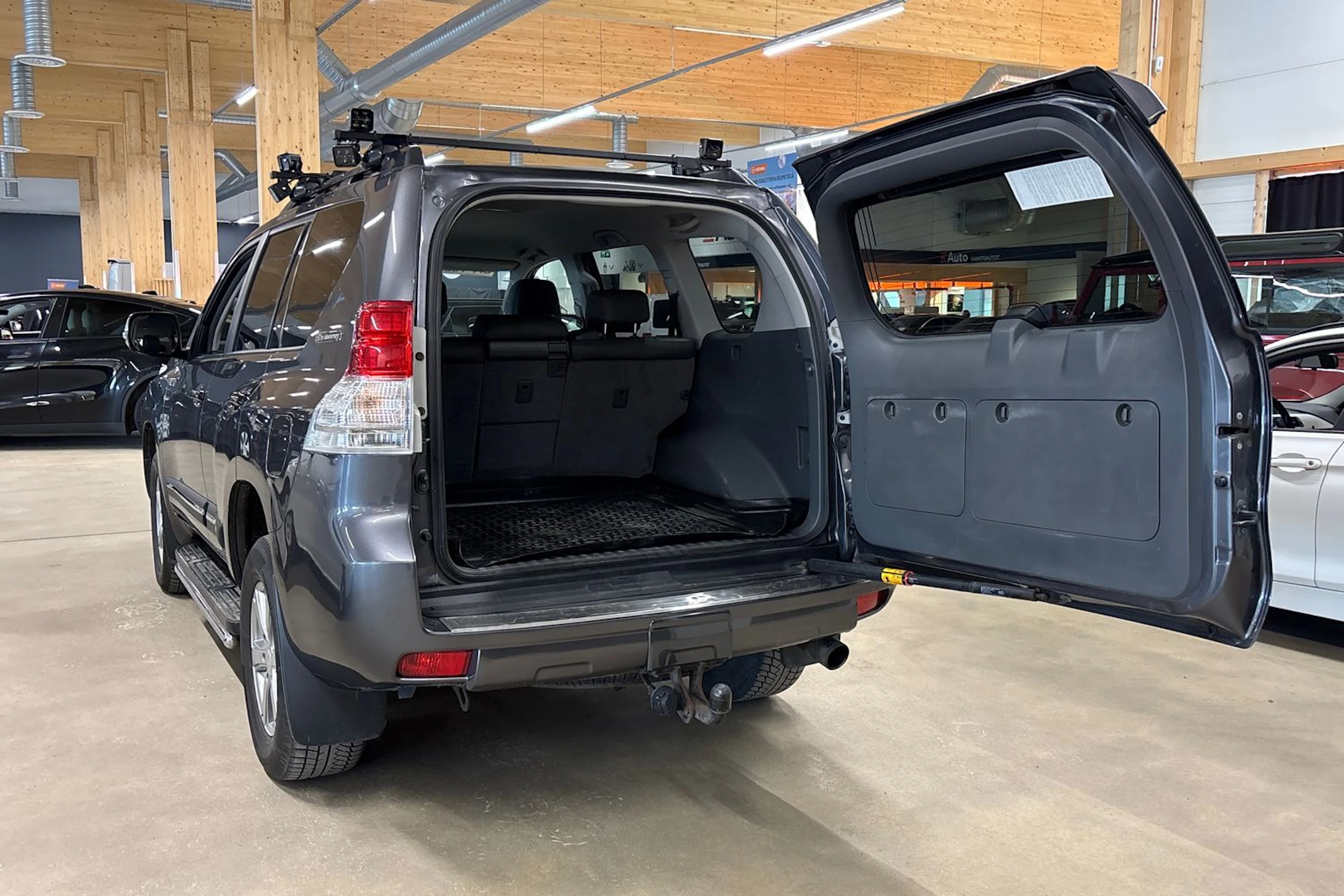 harmaa Toyota Land Cruiser 2014 kuva 27.