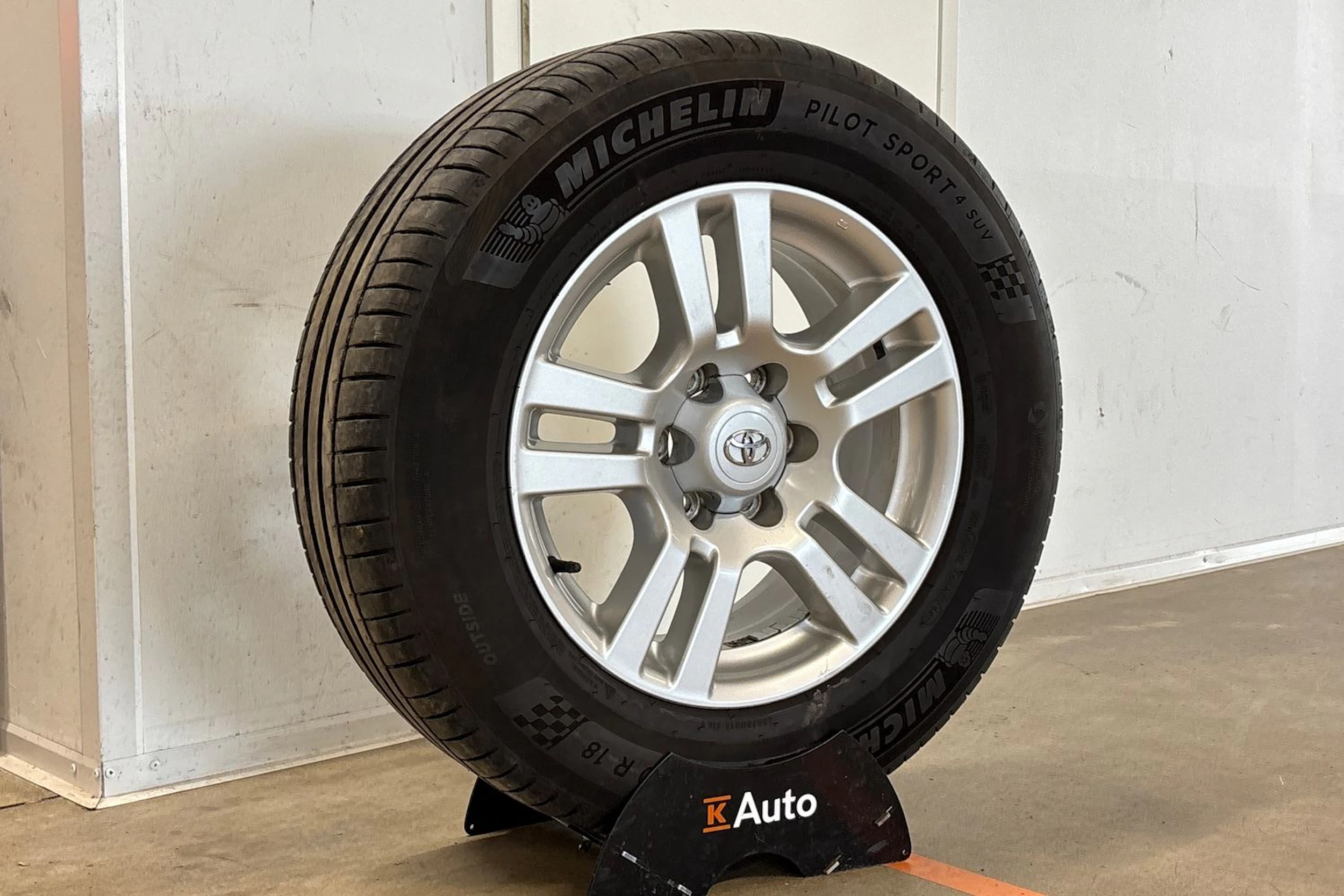 harmaa Toyota Land Cruiser 2014 kuva 32.