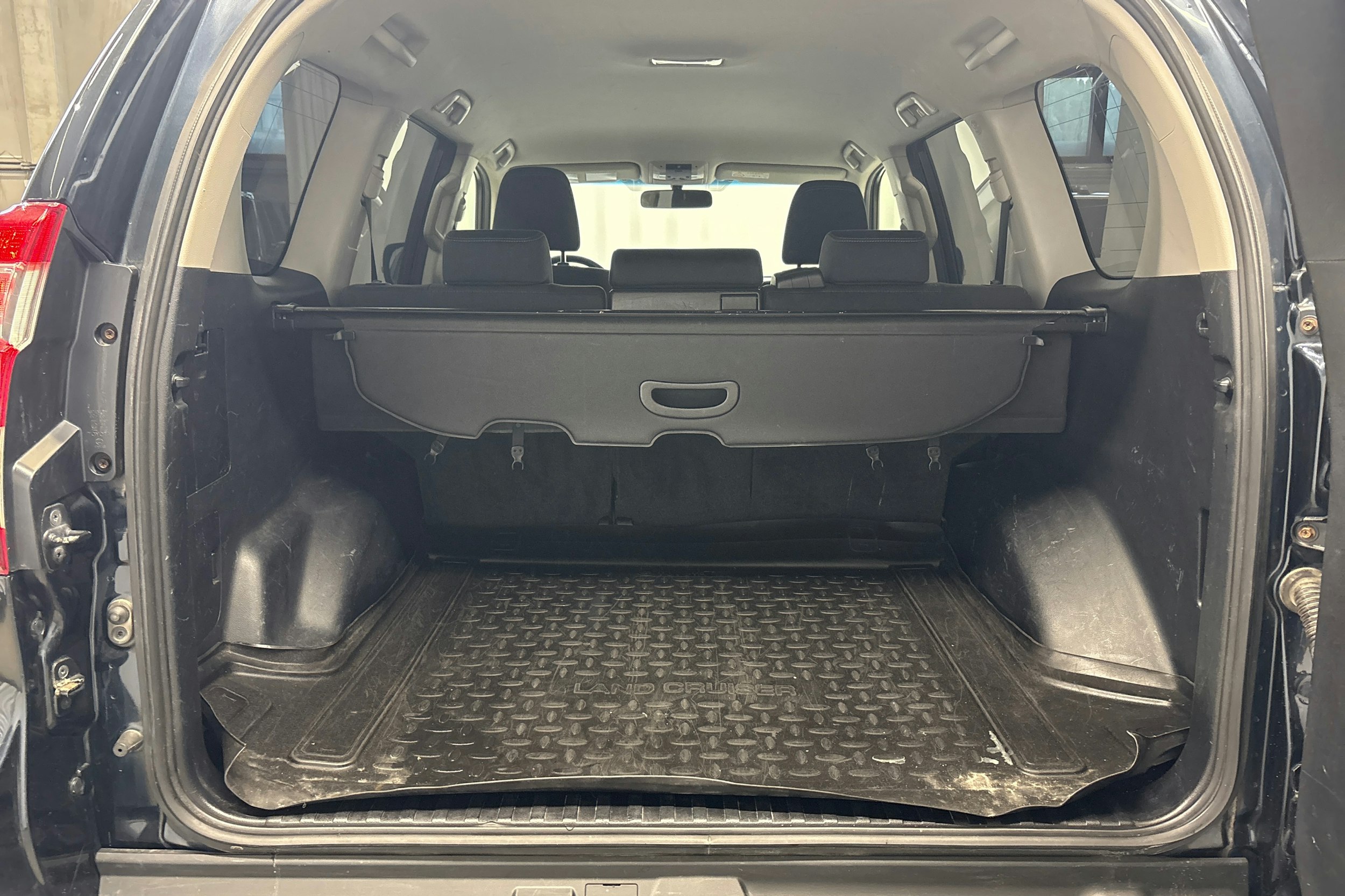 harmaa Toyota Land Cruiser 2014 kuva 13.