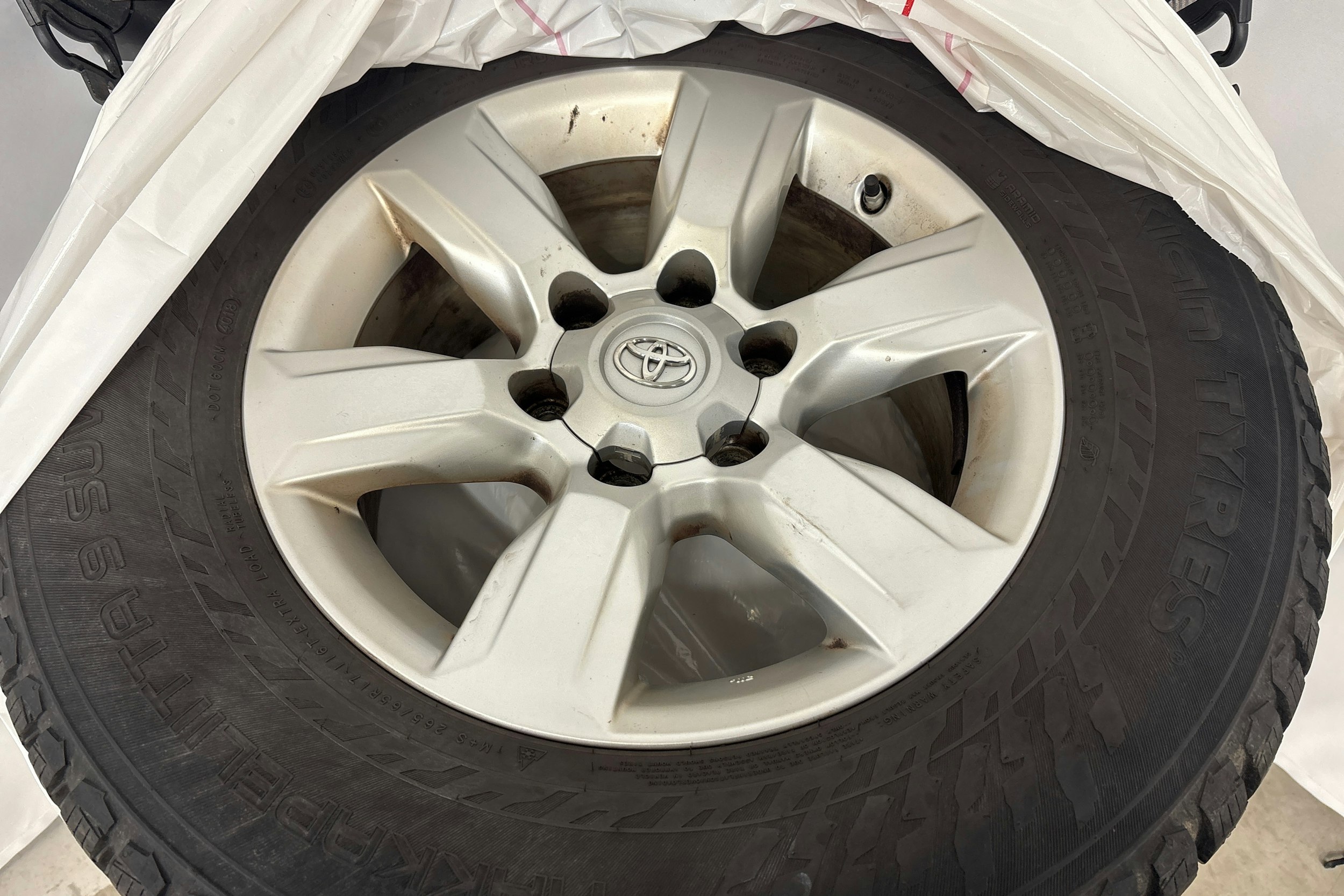 harmaa Toyota Land Cruiser 2014 kuva 23.