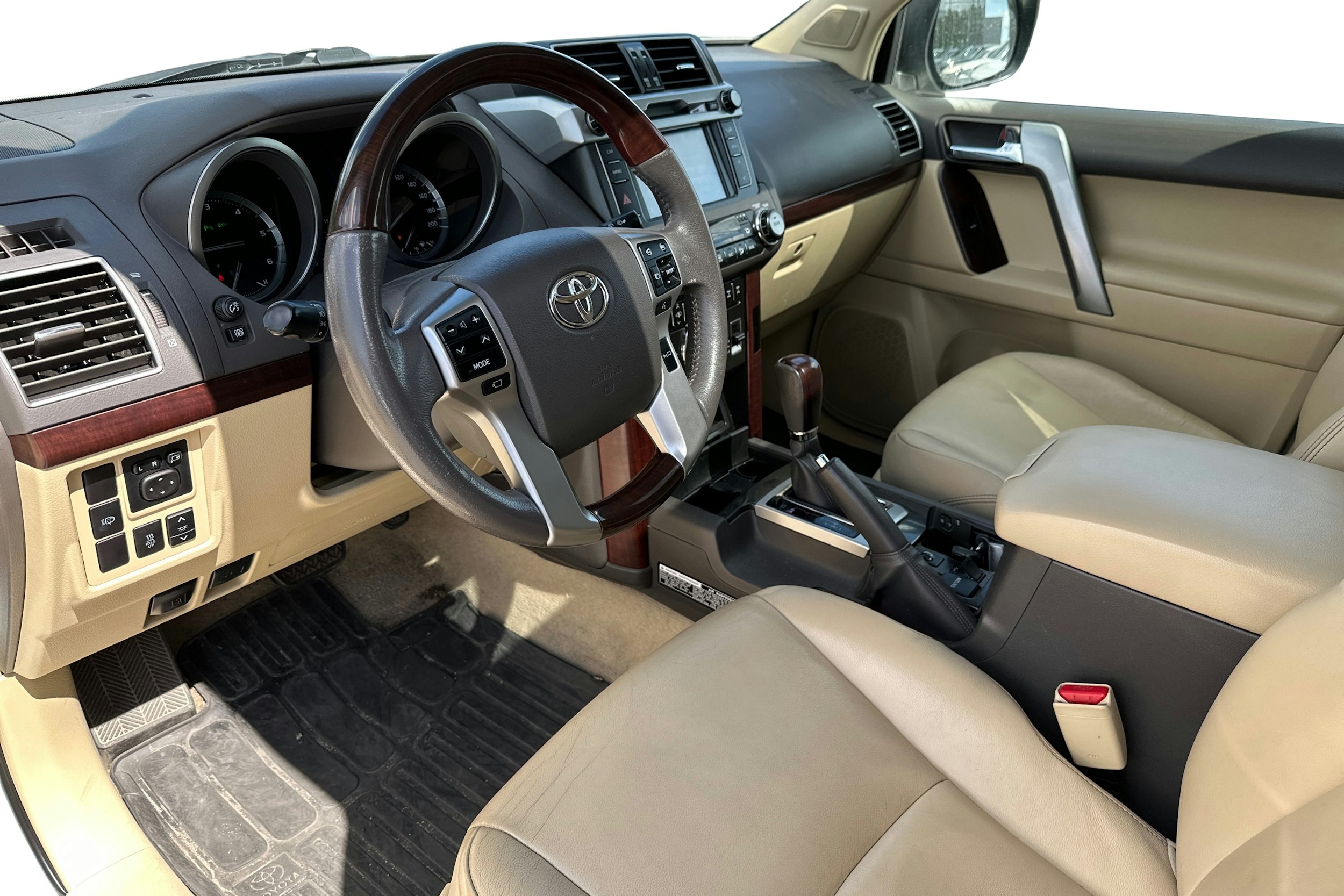 valkoinen Toyota Land Cruiser 2015 kuva 3.