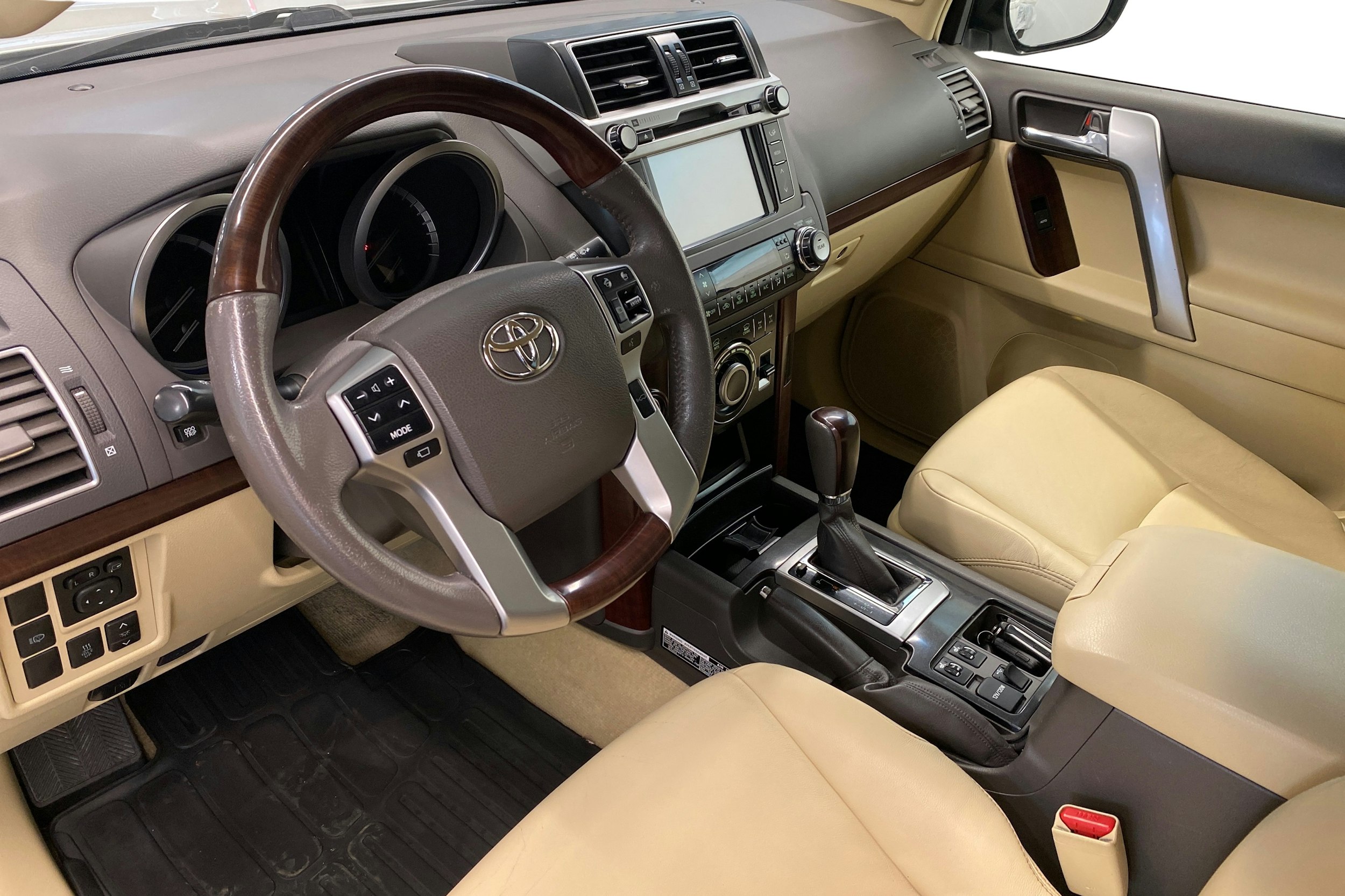 valkoinen Toyota Land Cruiser 2015 kuva 6.