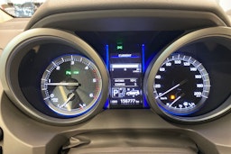 valkoinen Toyota Land Cruiser 2015 kuva 13.