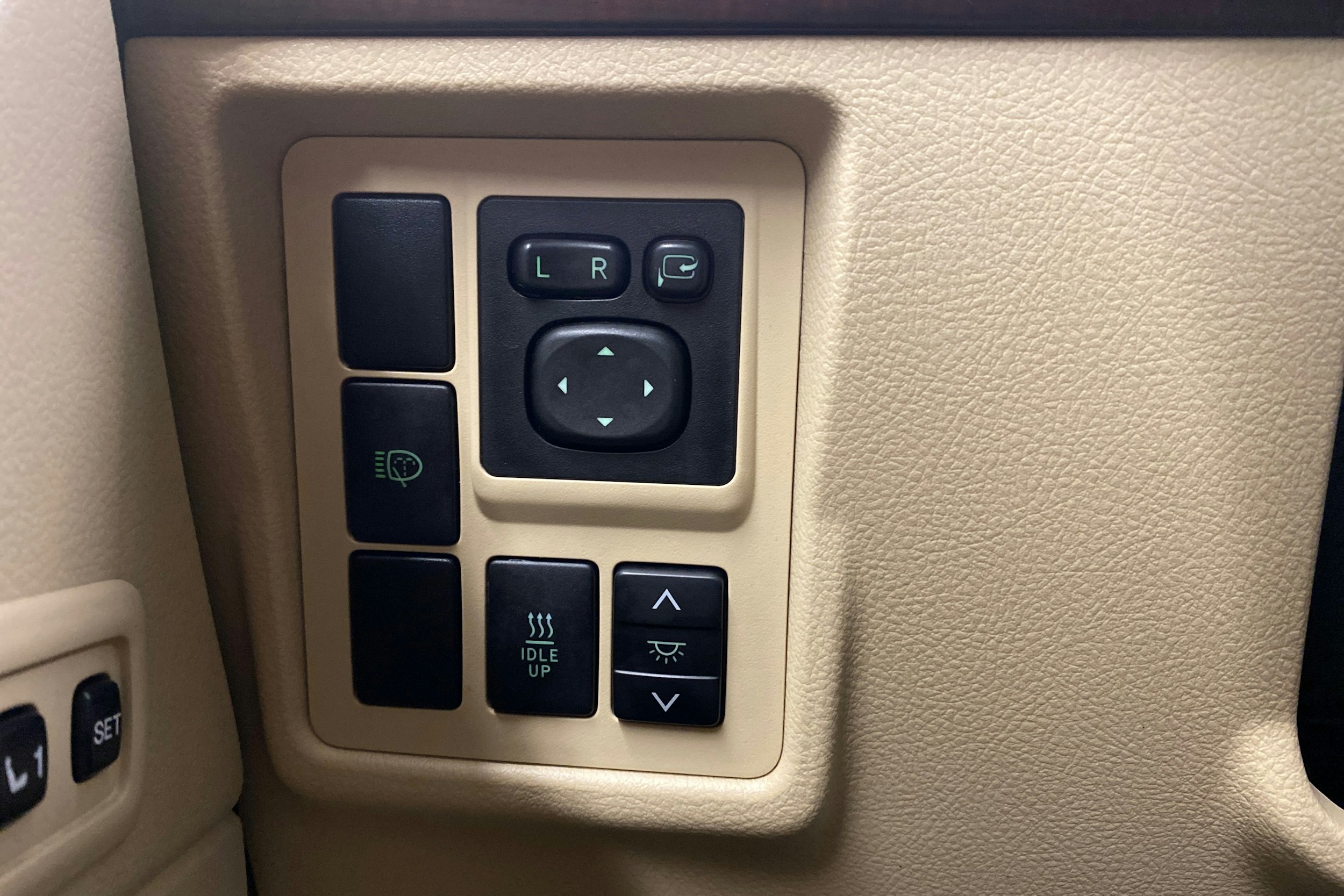 valkoinen Toyota Land Cruiser 2015 kuva 18.