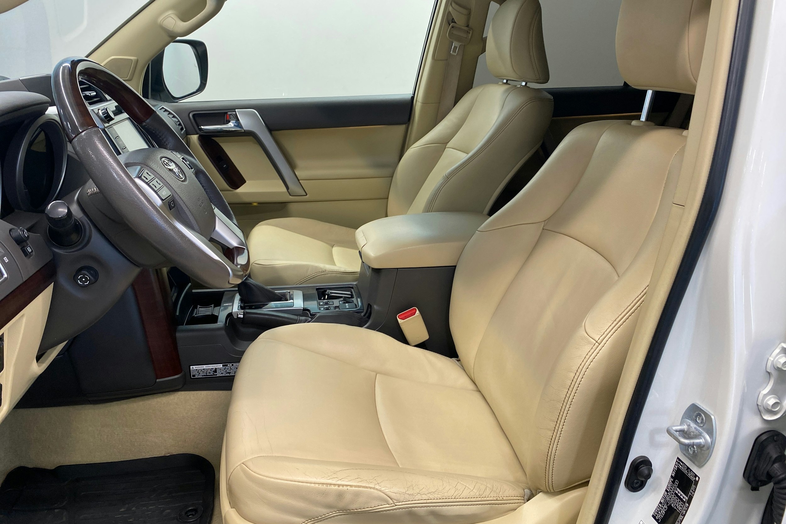 valkoinen Toyota Land Cruiser 2015 kuva 26.