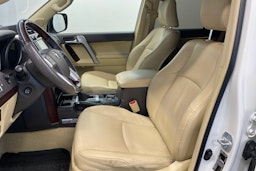 valkoinen Toyota Land Cruiser 2015 kuva 26.
