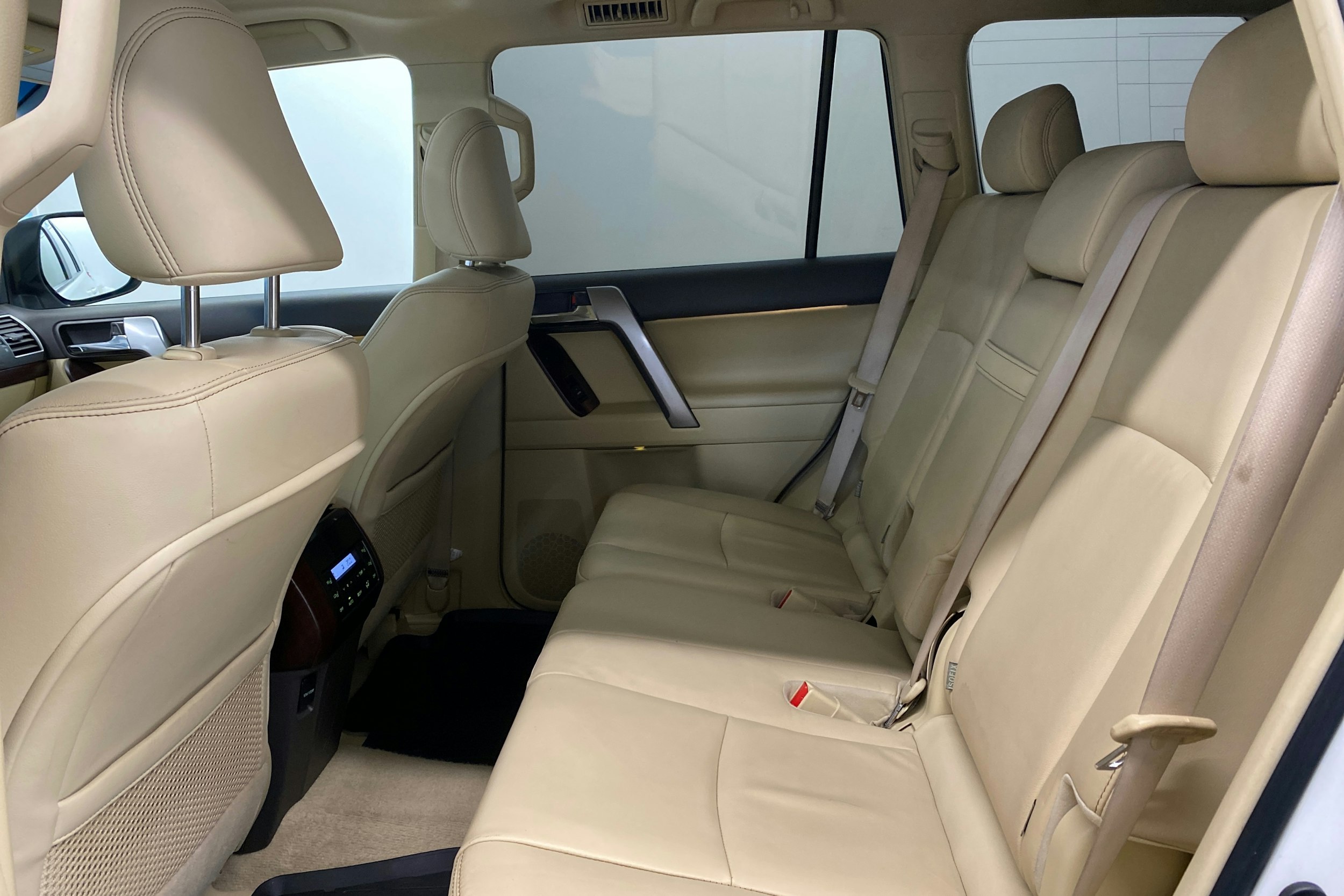 valkoinen Toyota Land Cruiser 2015 kuva 29.