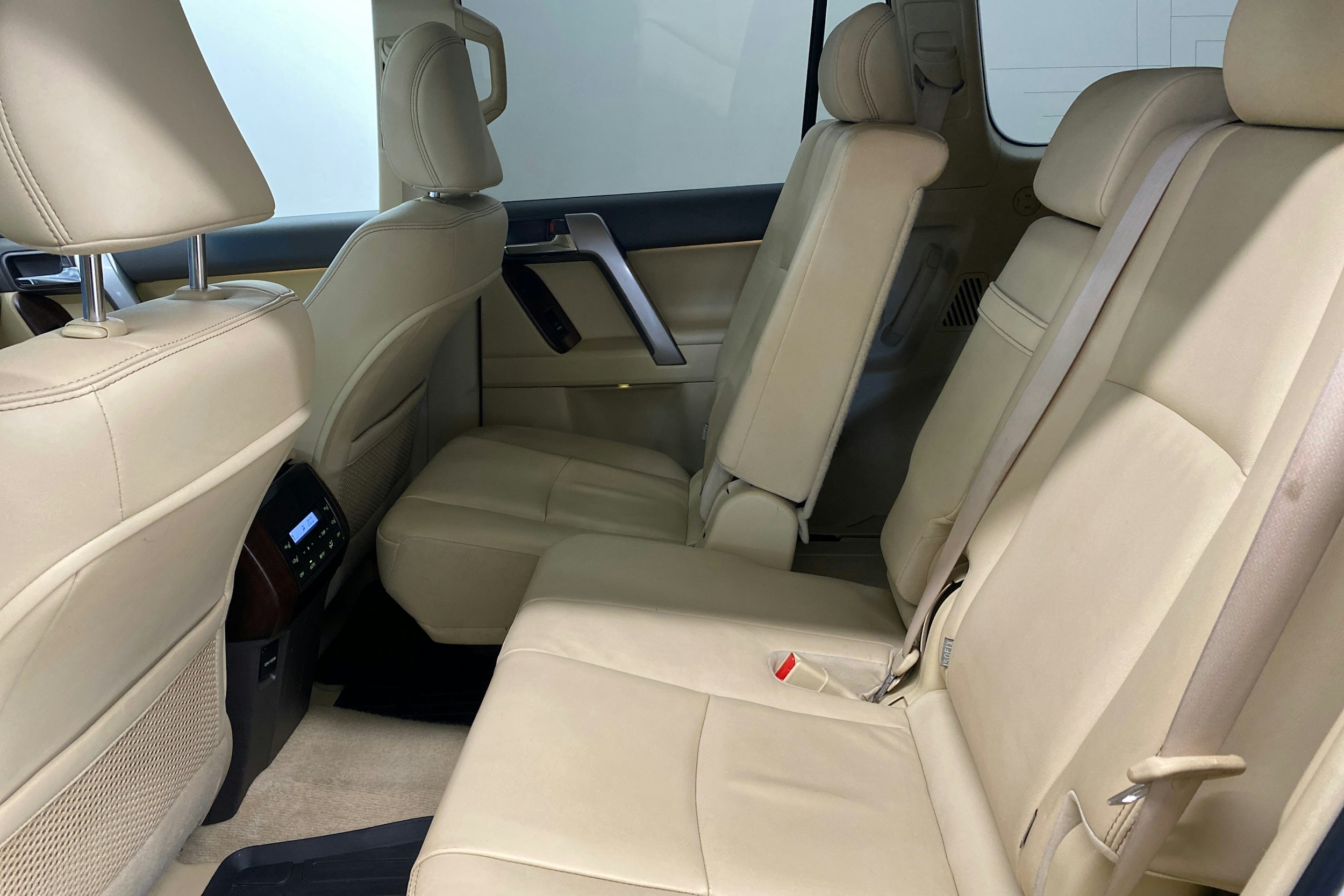 valkoinen Toyota Land Cruiser 2015 kuva 30.