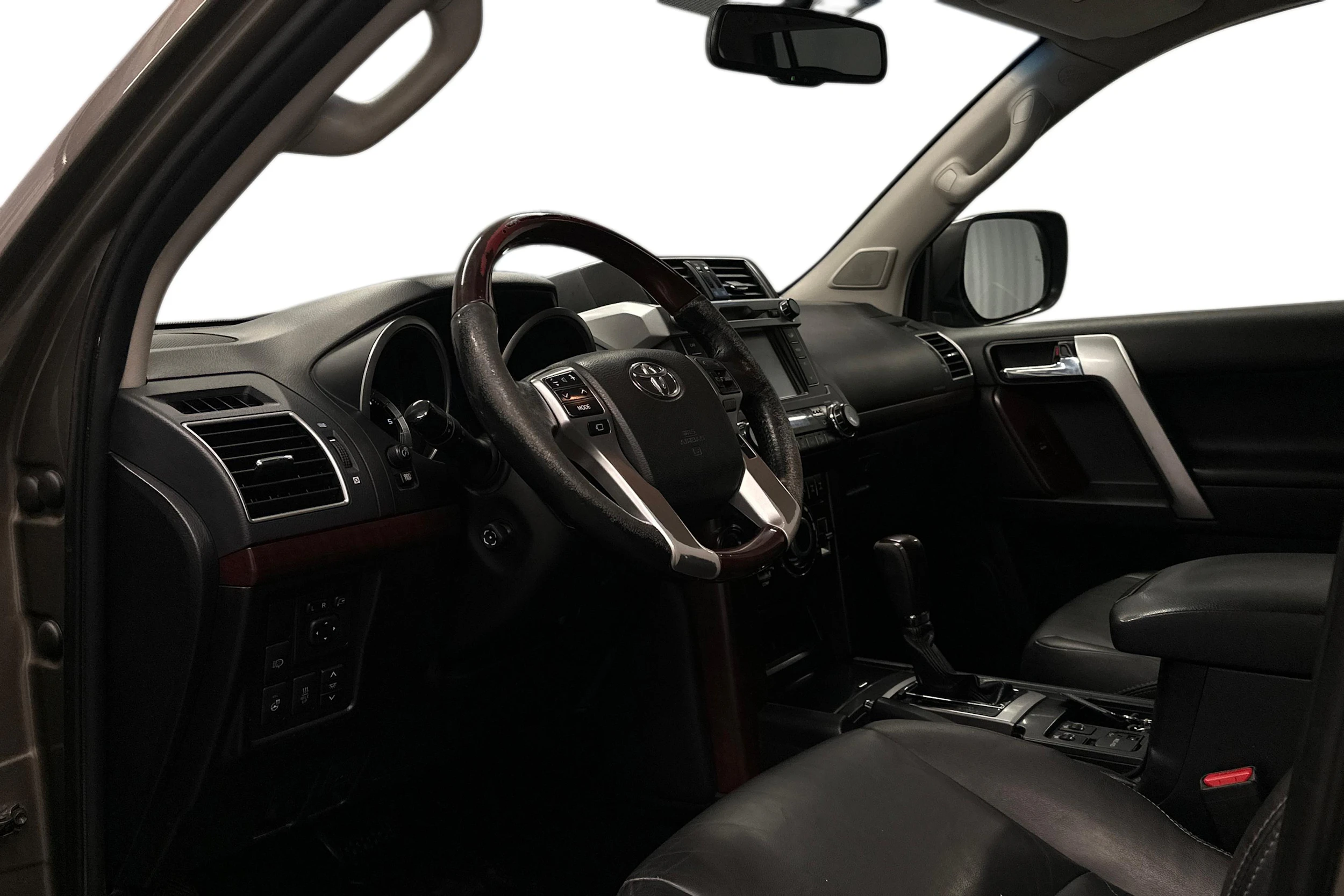 ruskea (beige) Toyota Land Cruiser 2016 kuva 8.