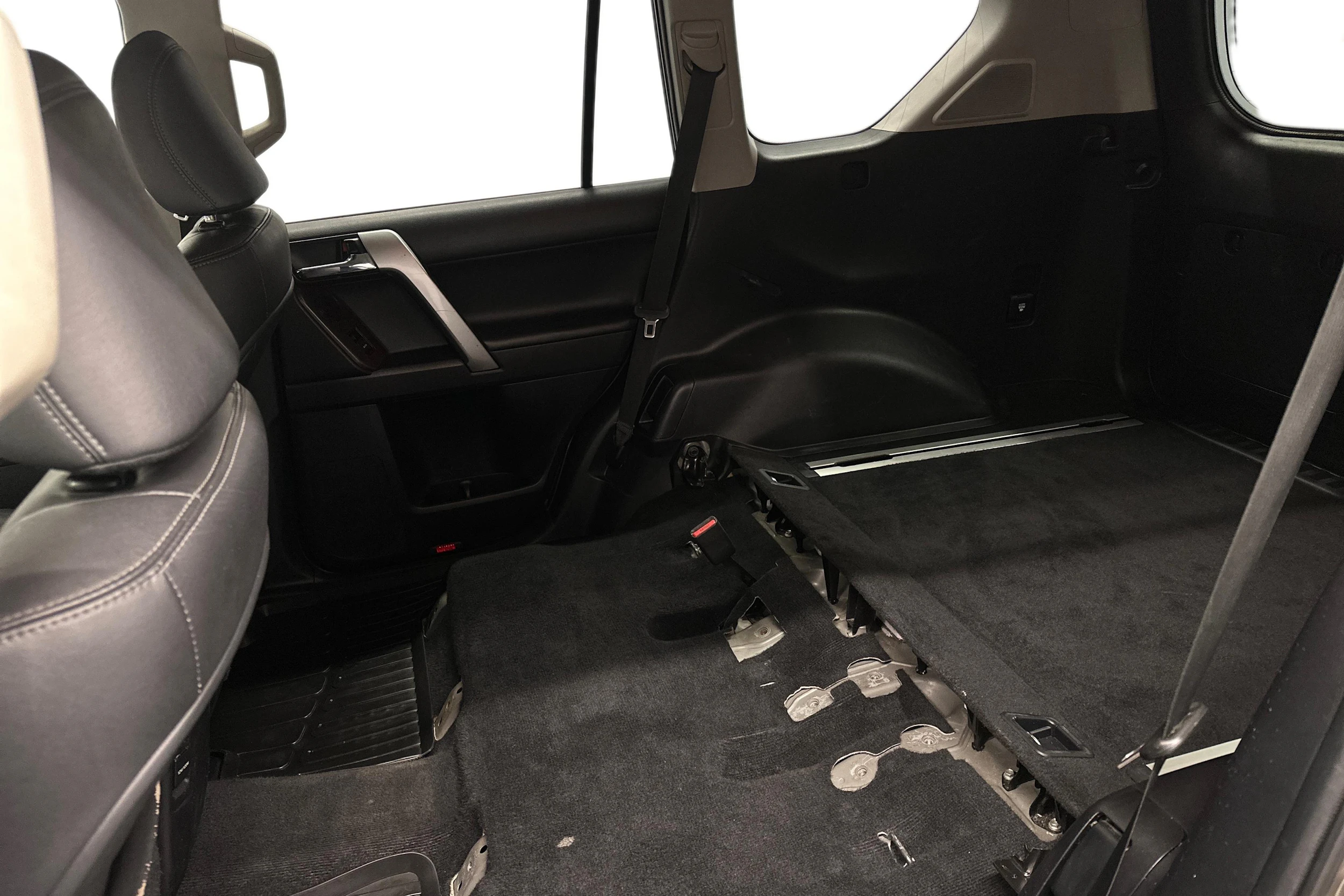 ruskea (beige) Toyota Land Cruiser 2016 kuva 11.