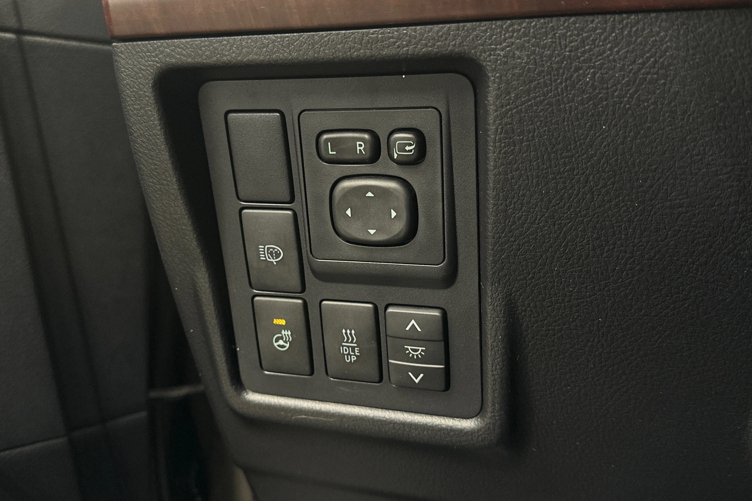 ruskea (beige) Toyota Land Cruiser 2016 kuva 18.