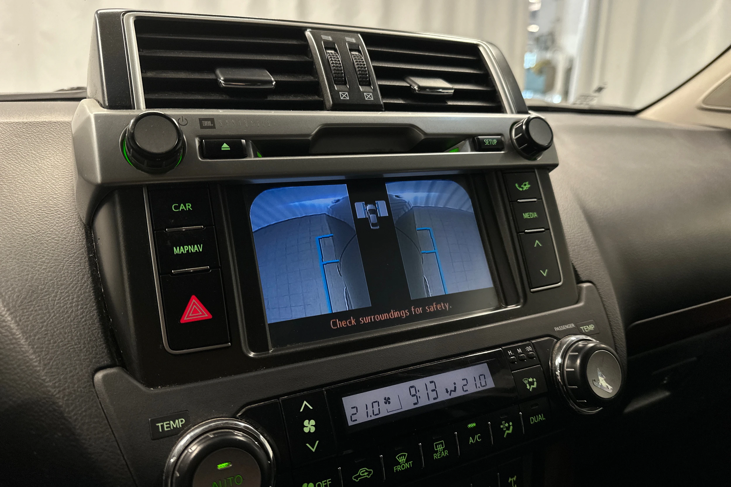 ruskea (beige) Toyota Land Cruiser 2016 kuva 19.
