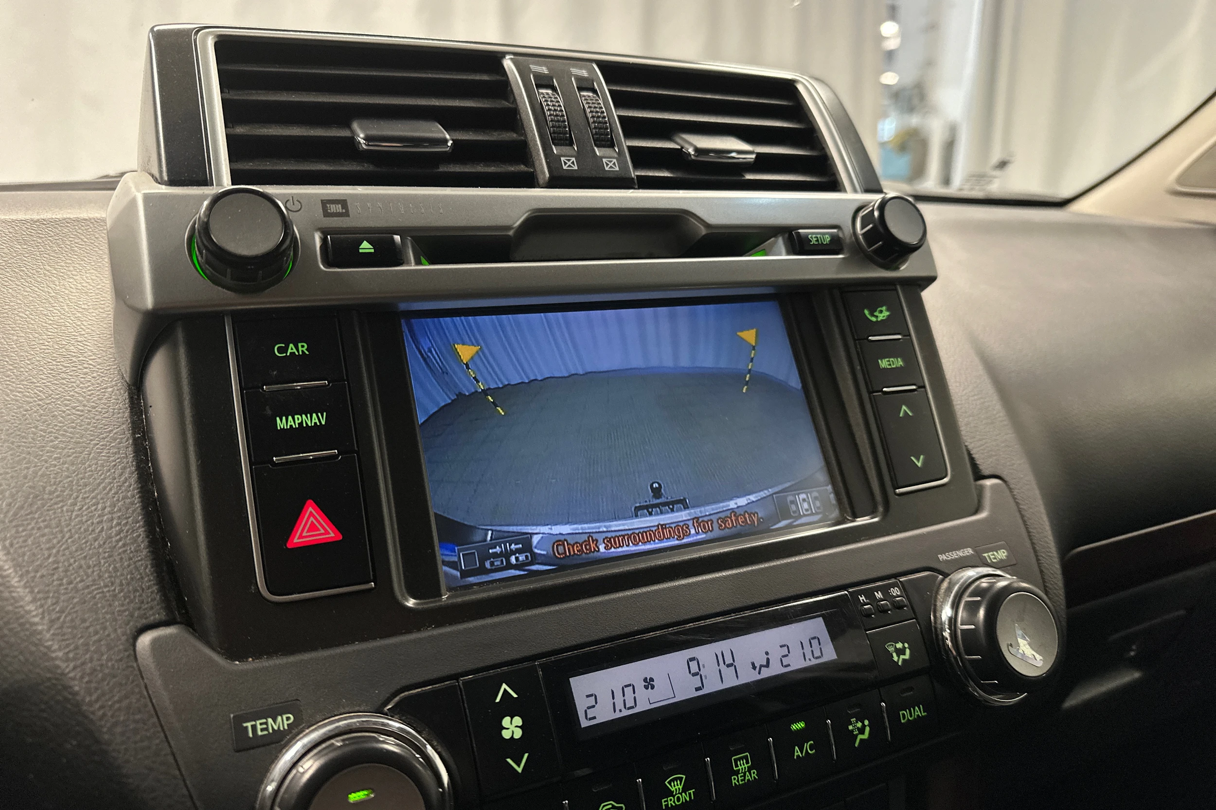 ruskea (beige) Toyota Land Cruiser 2016 kuva 21.