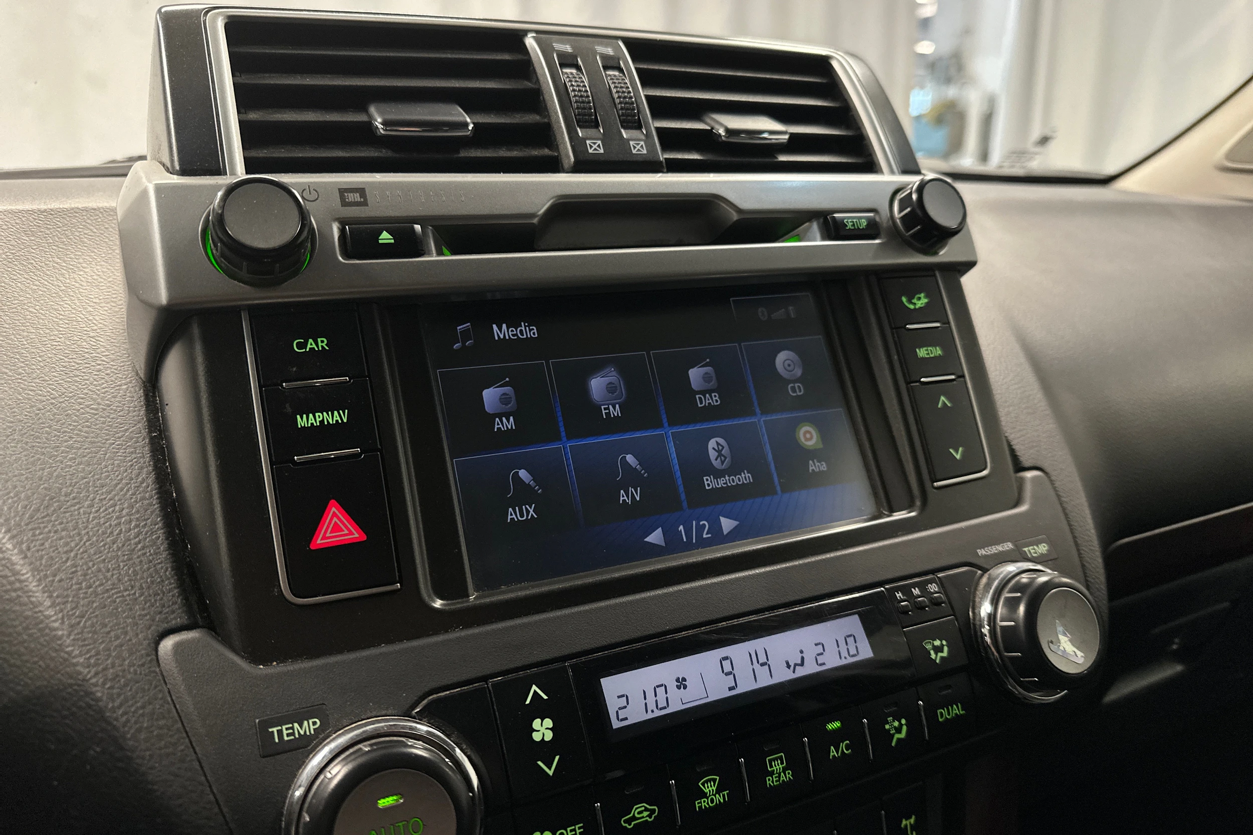 ruskea (beige) Toyota Land Cruiser 2016 kuva 22.