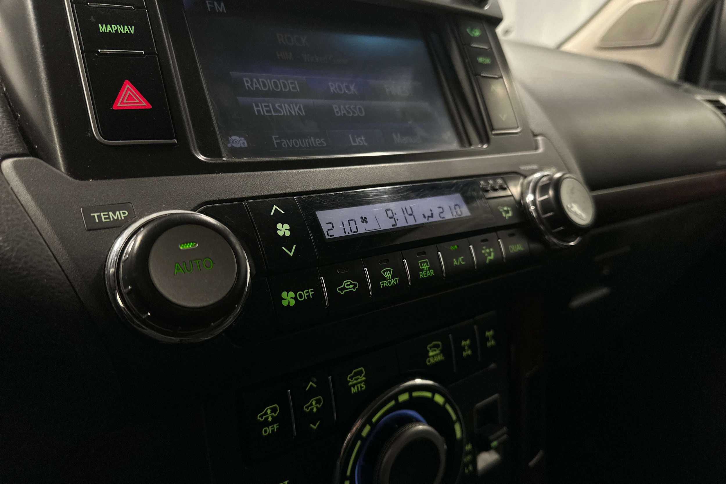 ruskea (beige) Toyota Land Cruiser 2016 kuva 23.