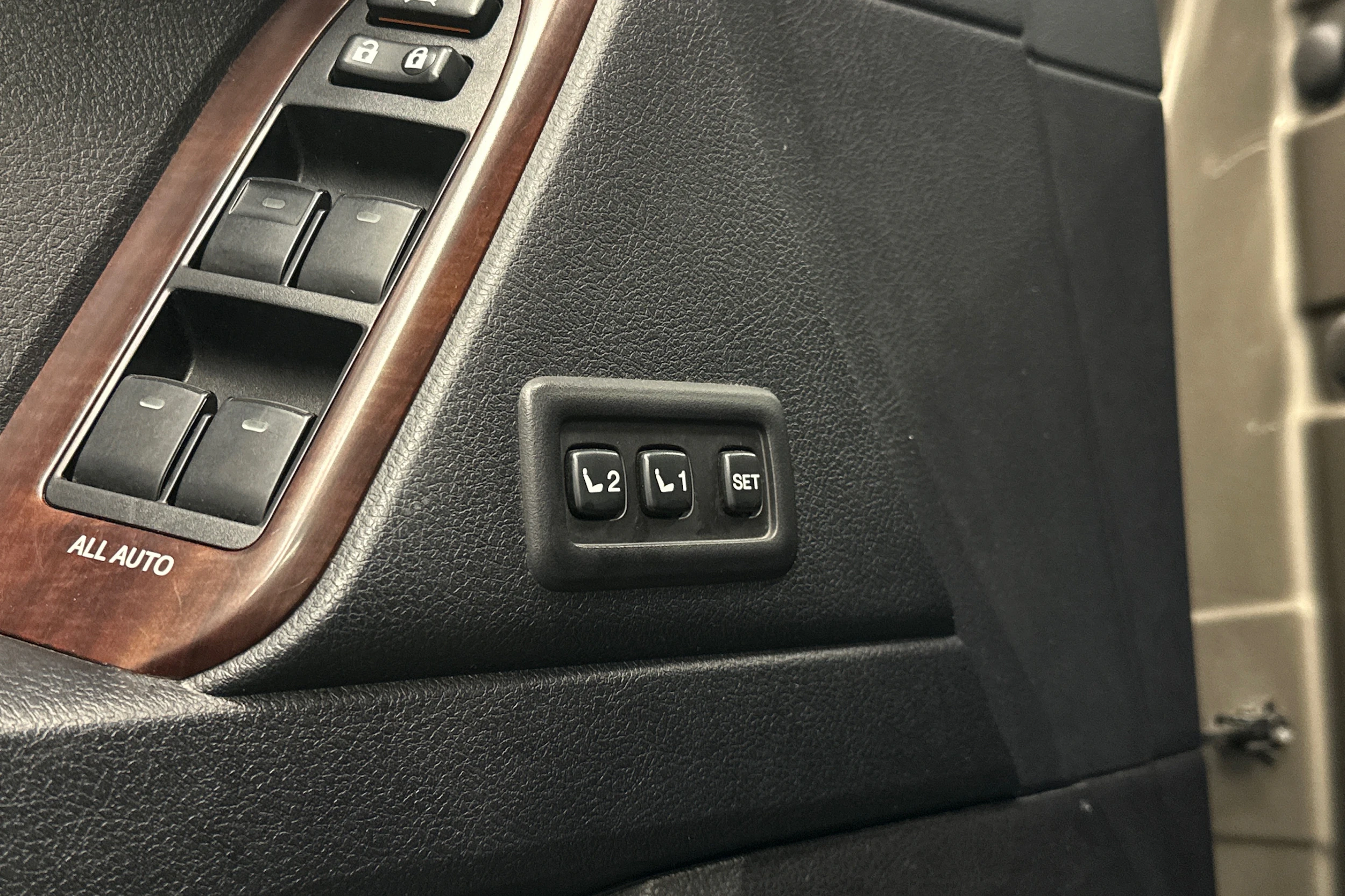 ruskea (beige) Toyota Land Cruiser 2016 kuva 29.