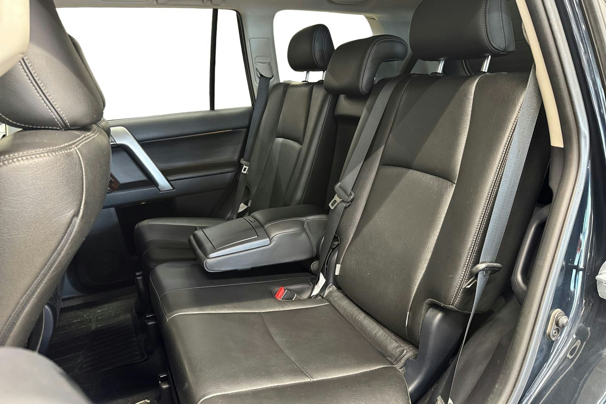 harmaa Toyota Land Cruiser 2016 kuva 10.