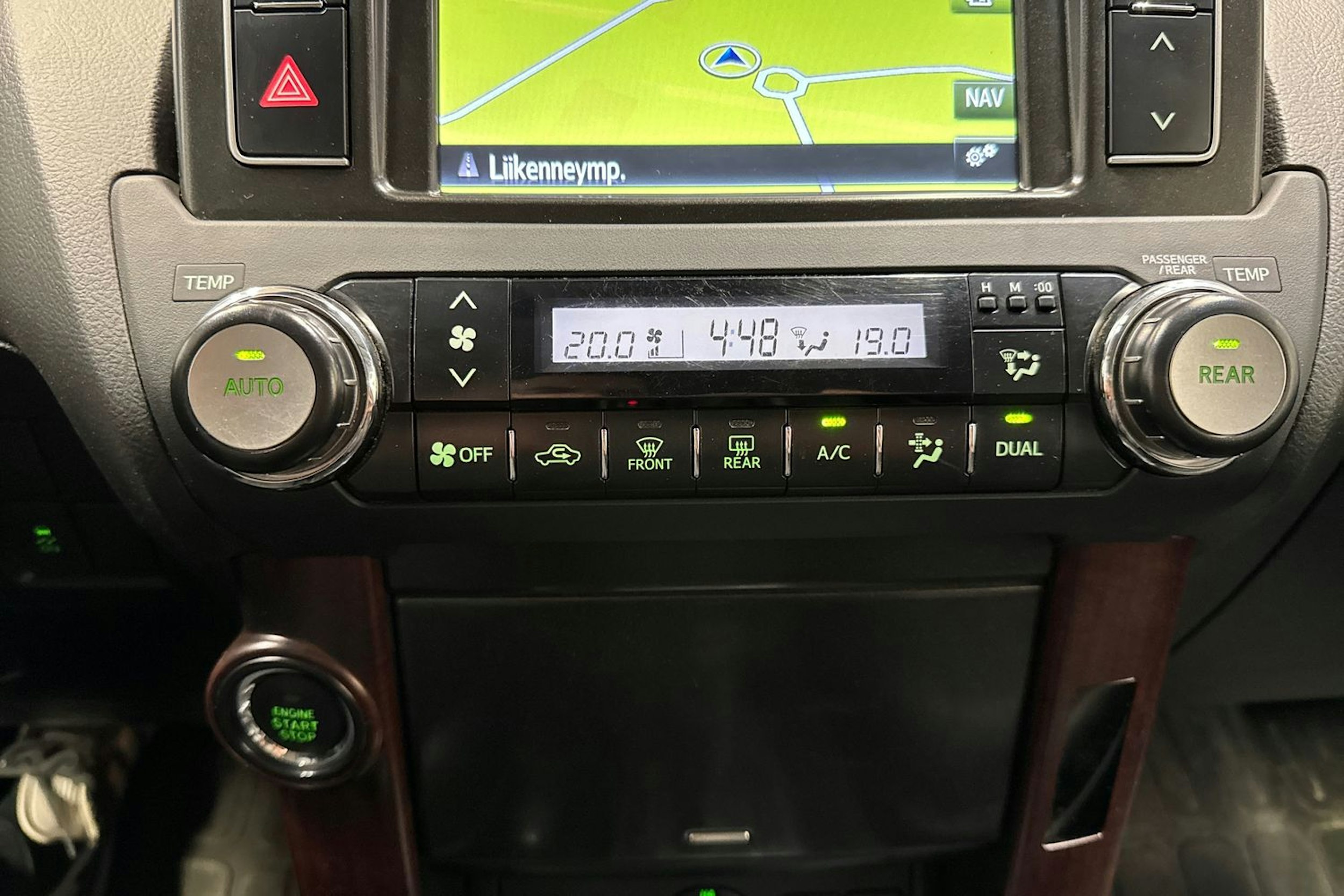 harmaa Toyota Land Cruiser 2016 kuva 22.