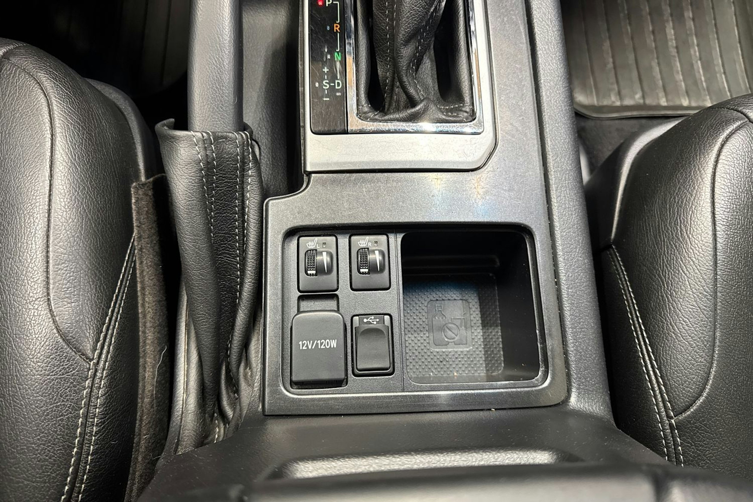 harmaa Toyota Land Cruiser 2016 kuva 24.