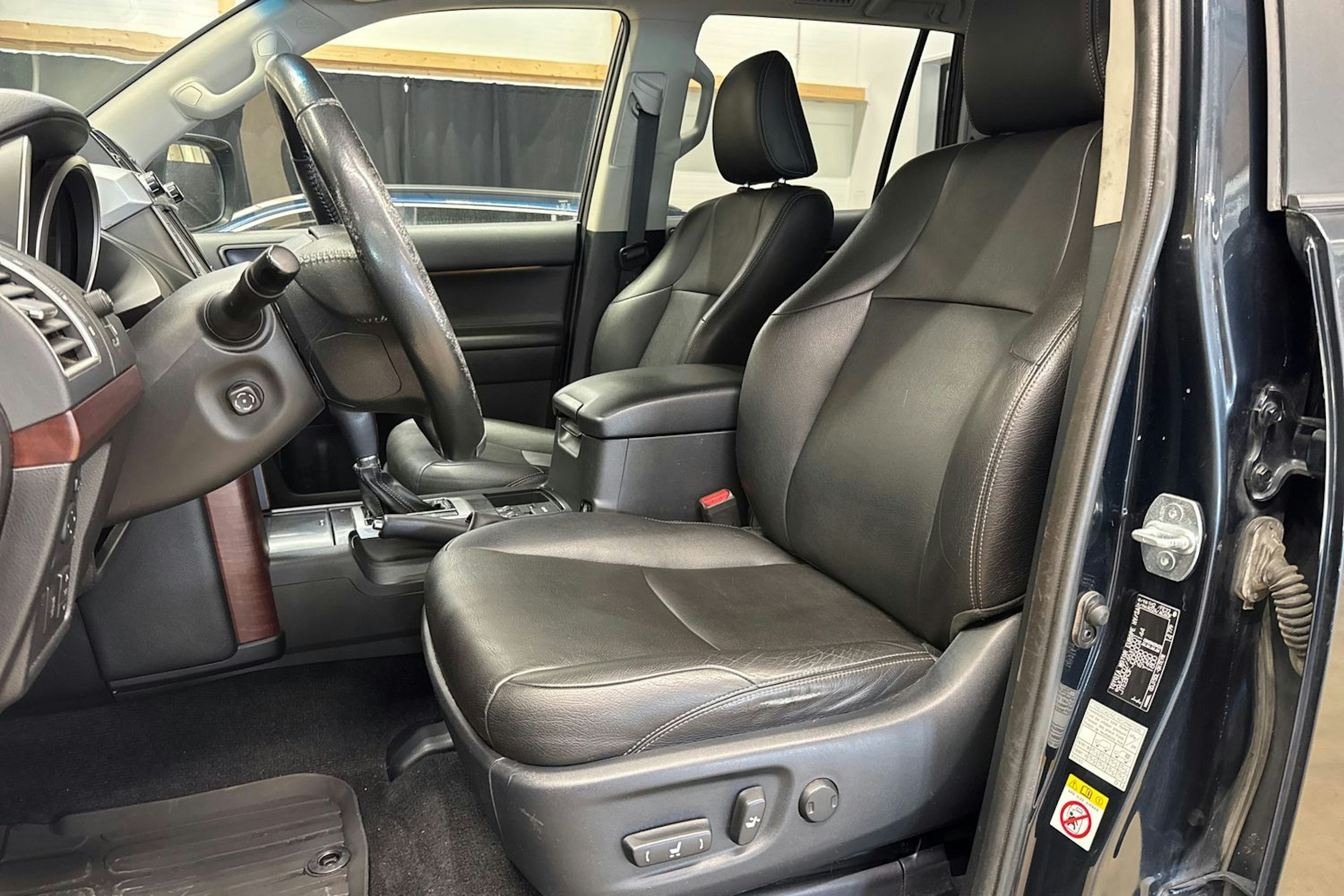 harmaa Toyota Land Cruiser 2016 kuva 26.