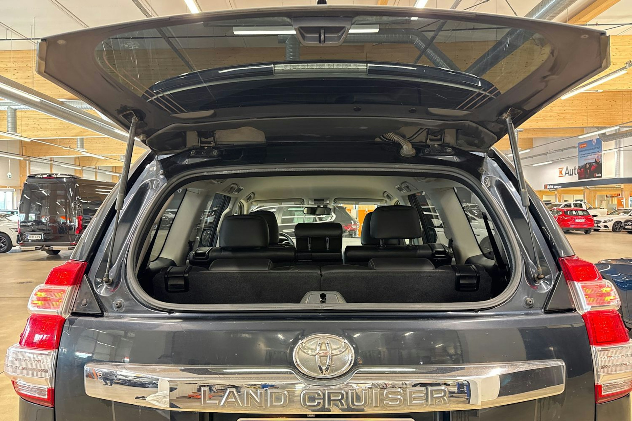 harmaa Toyota Land Cruiser 2016 kuva 29.