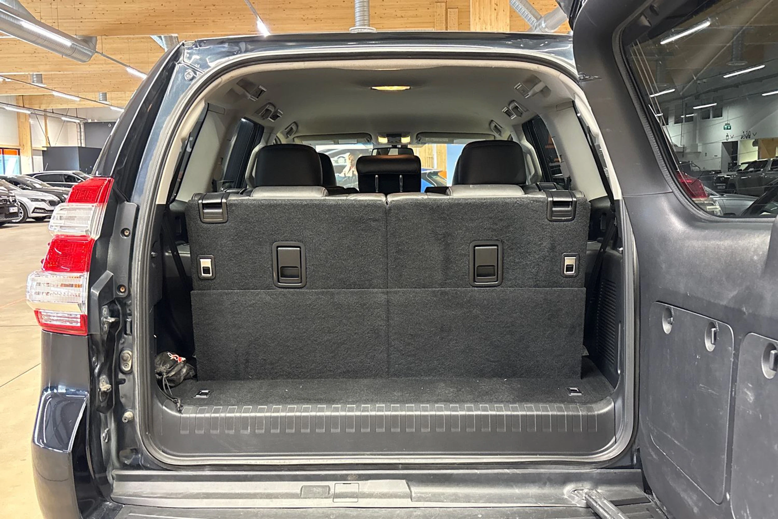 harmaa Toyota Land Cruiser 2016 kuva 33.